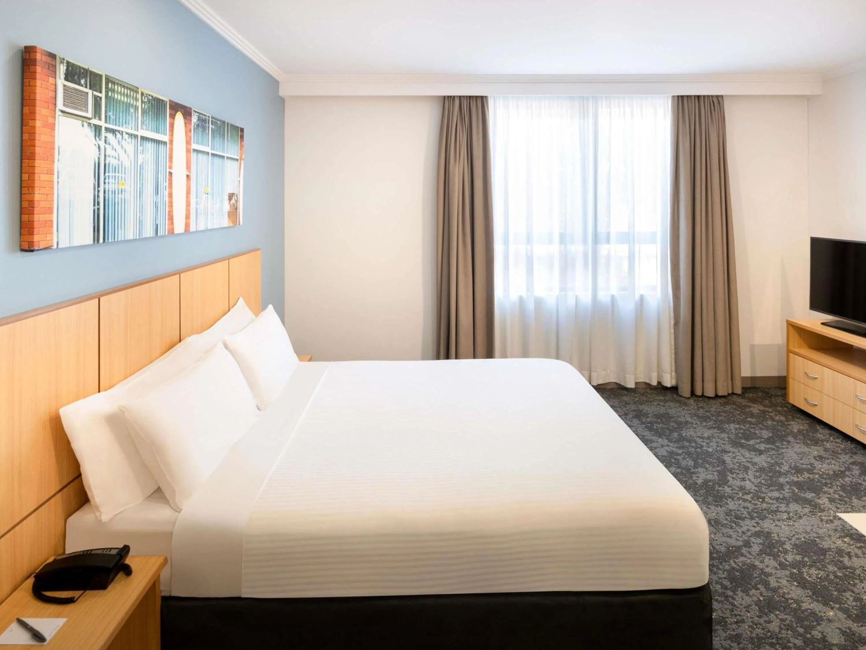 Standard King Room in Mercure Sydney Manly Warringah