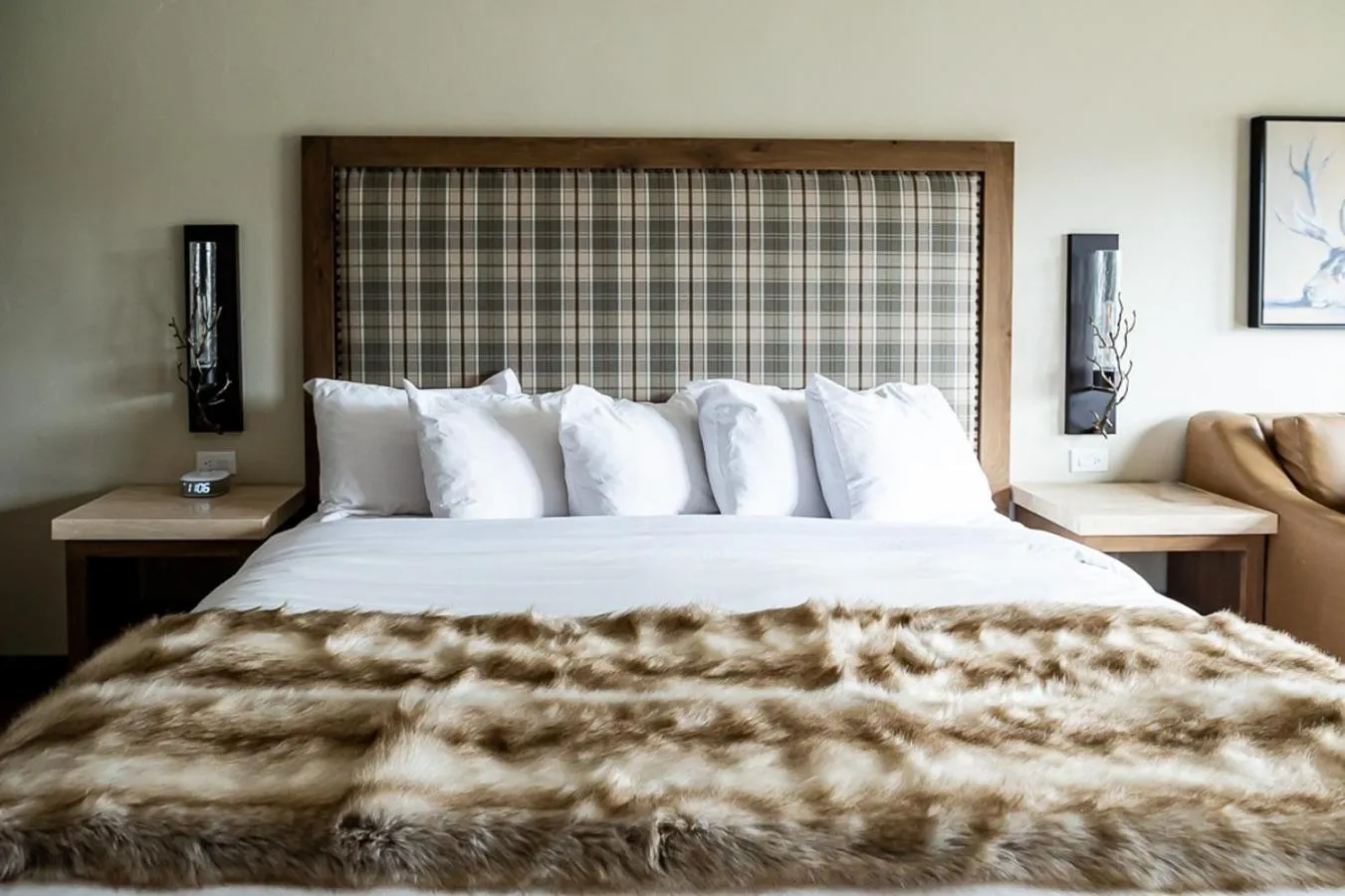 King Room with Lake View - Ground Floor in The Estes Park Resort