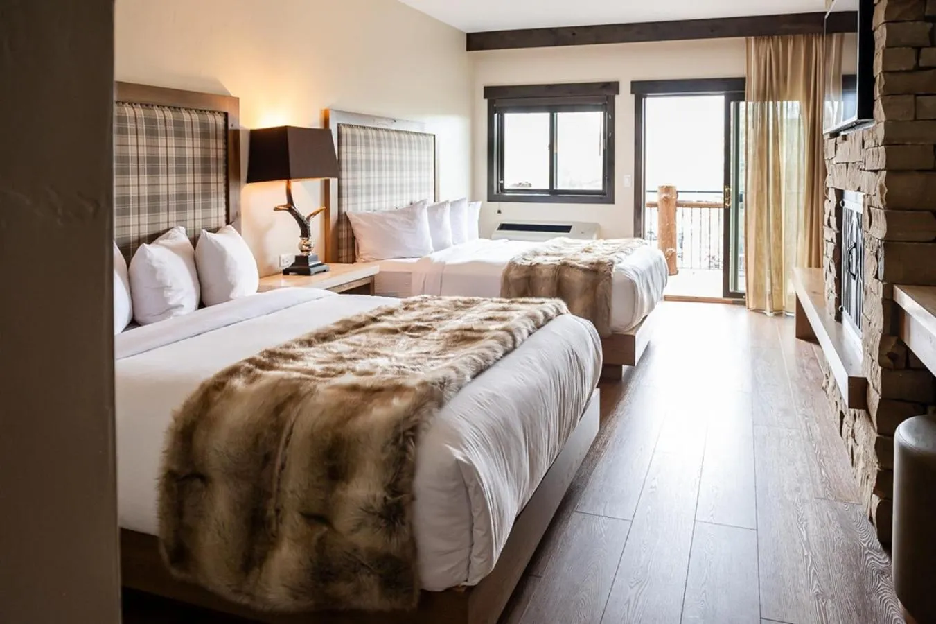 Queen Room with Two Queen Beds with Lake View in The Estes Park Resort