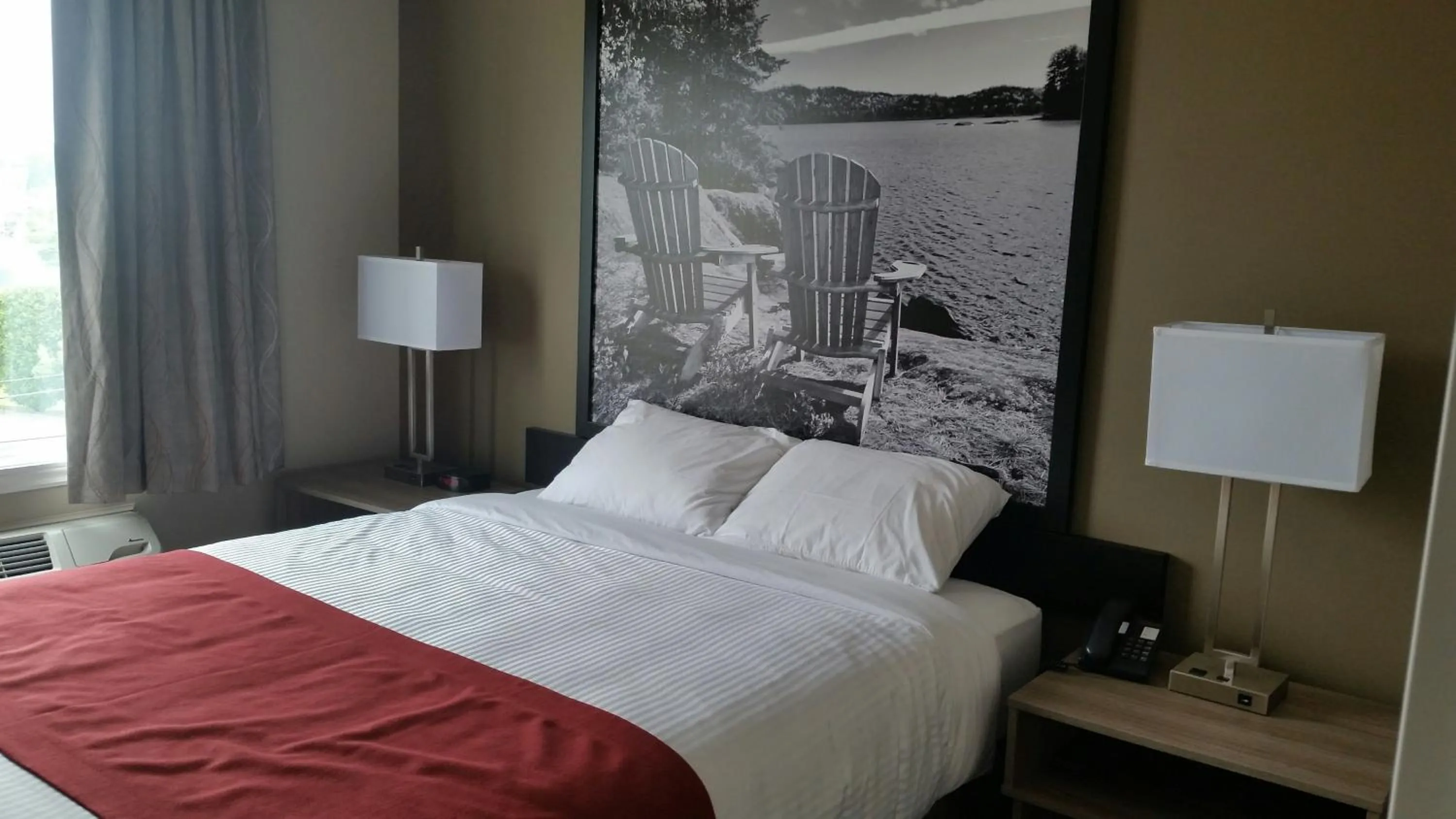 Queen Room - Disability Access/Non-Smoking in Super 8 by Wyndham Mont Laurier