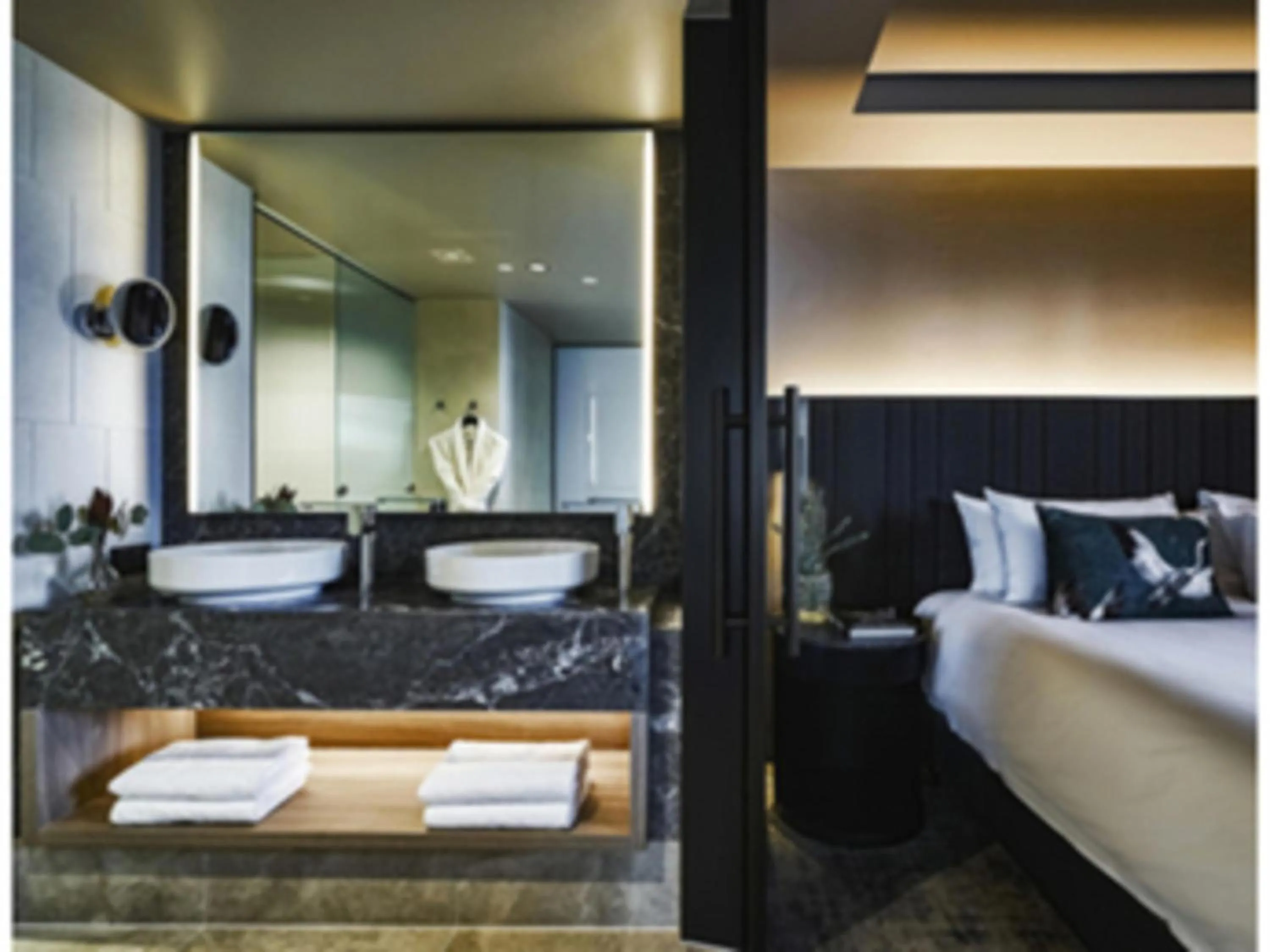 Superior King Suite with City and Garden View in Pullman Melbourne On the Park