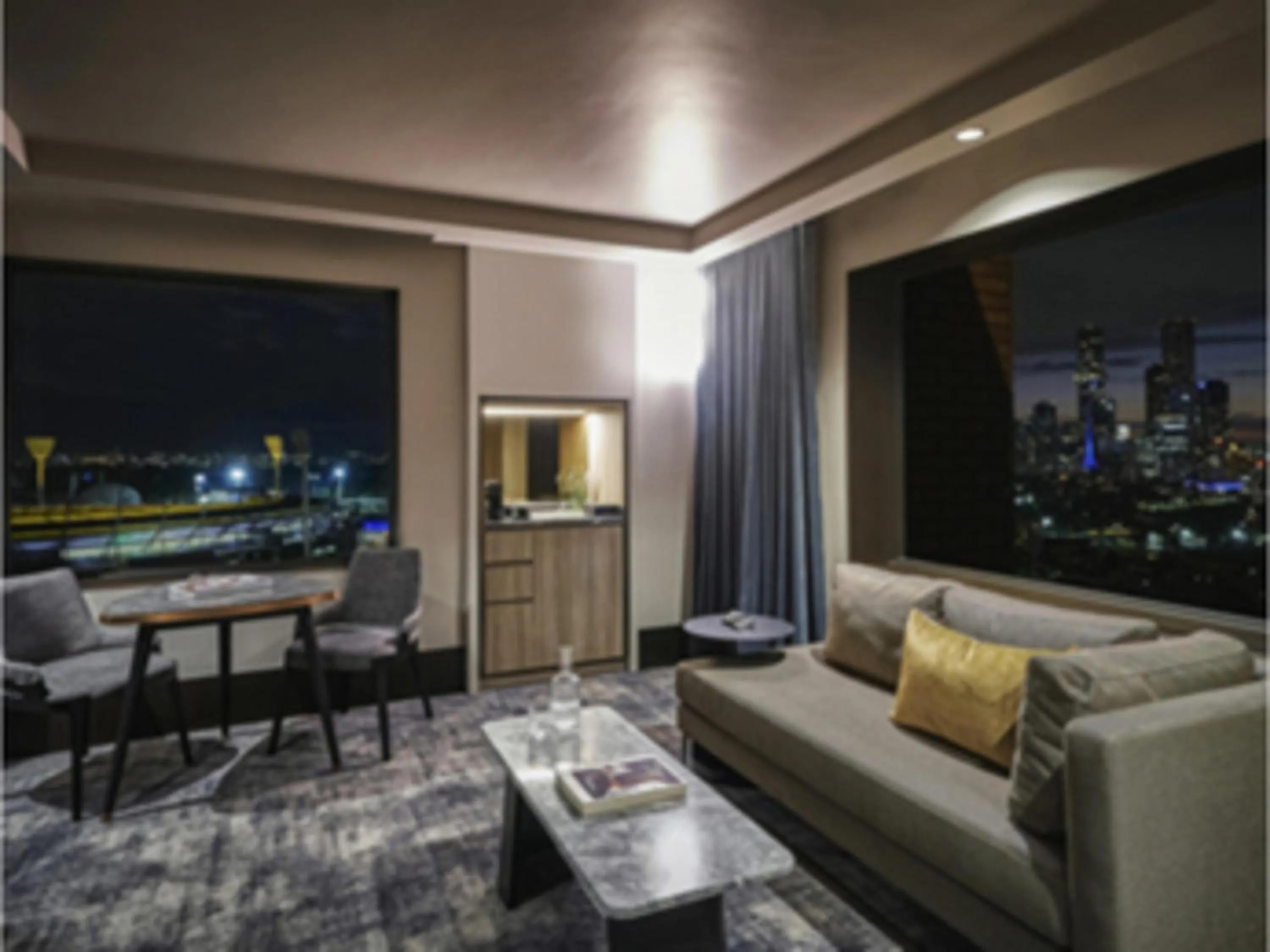 Deluxe Executive Suite with One King Bed and Lounge Access - single occupancy - High Floor Views in Pullman Melbourne On the Park