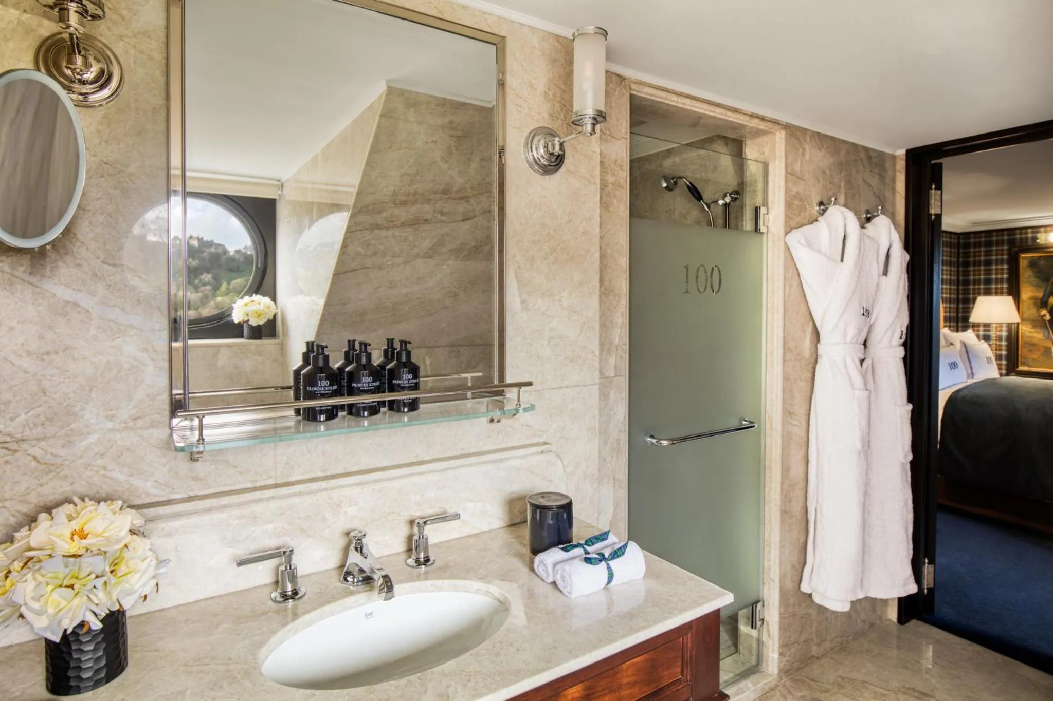 Deluxe Double Room with Castle View in 100 Princes Street