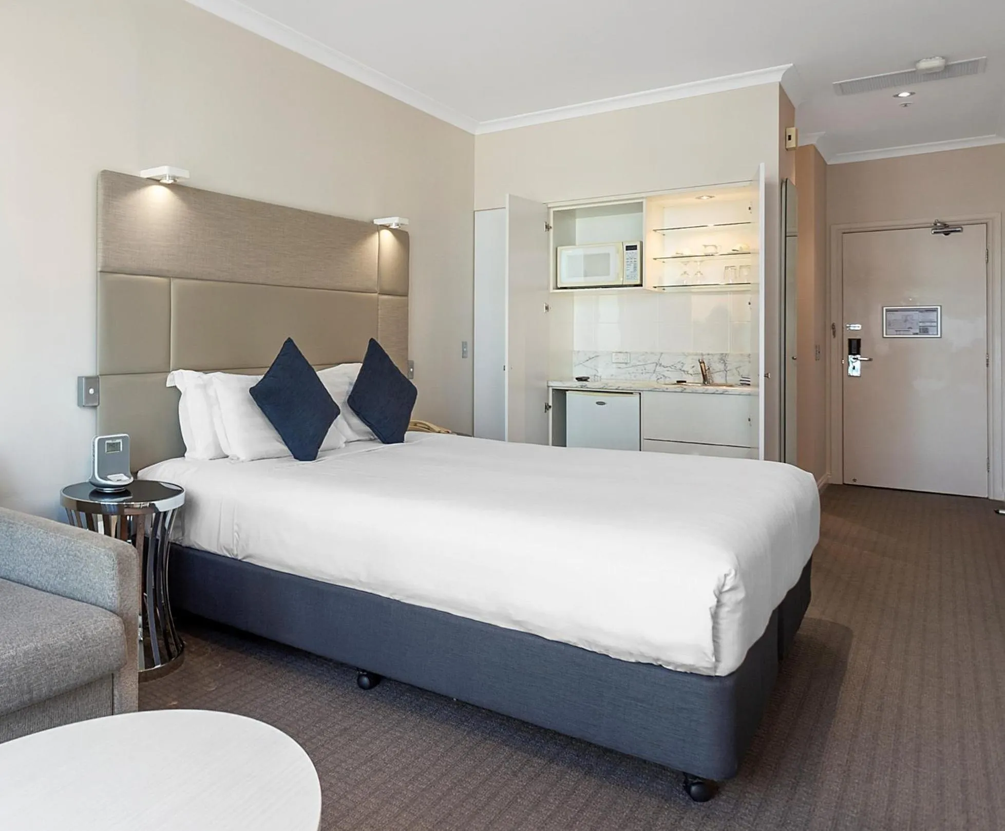 Studio with River View in Clarion Suites Gateway