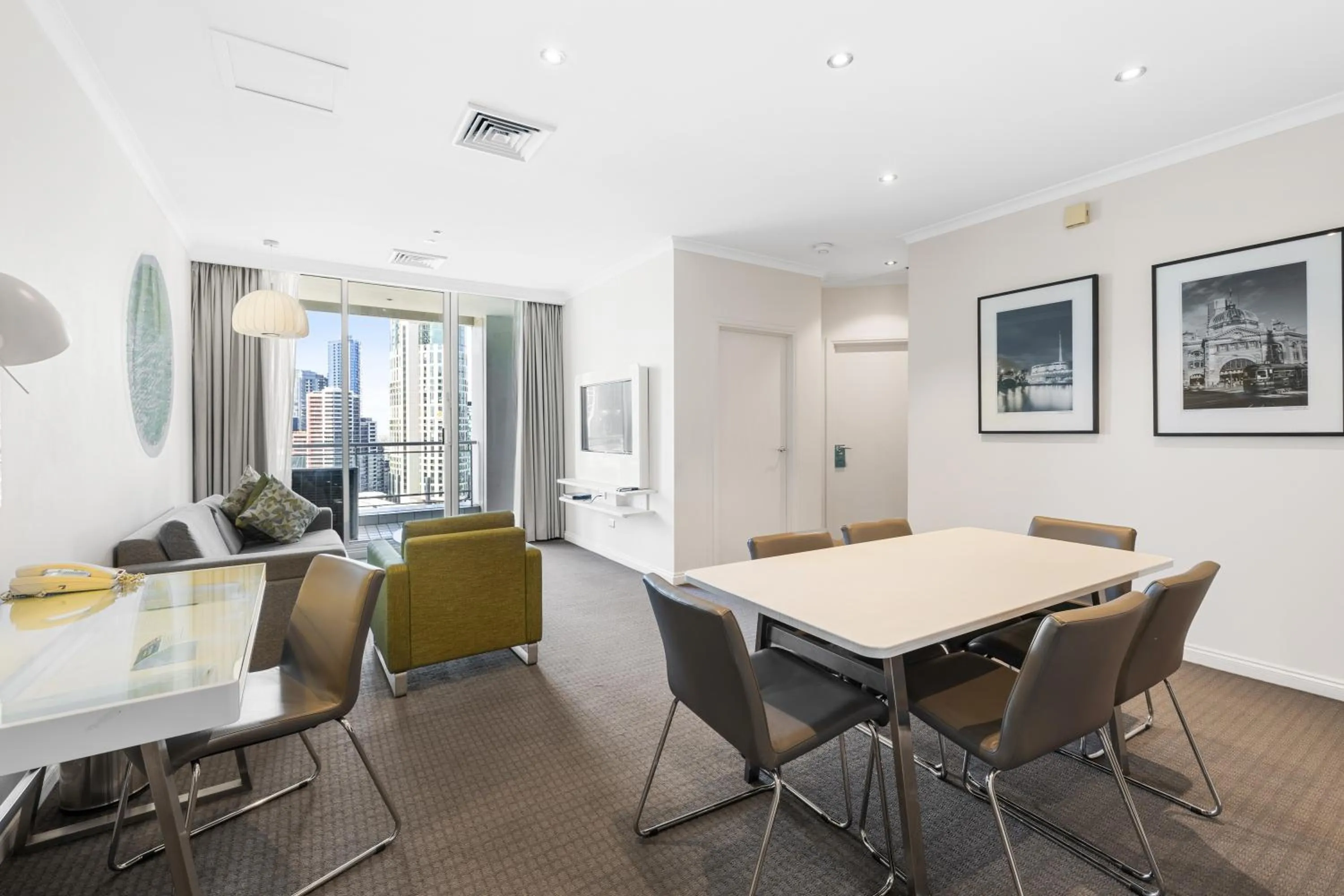 Three-Bedroom Apartment in Clarion Suites Gateway