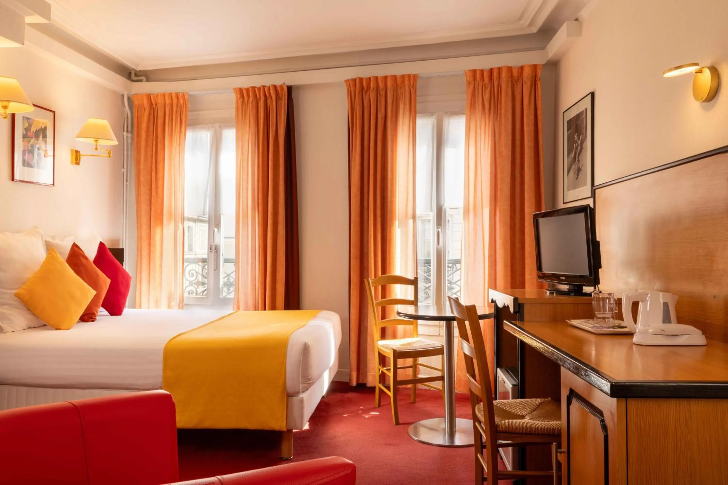 Superior Double Room in Hôtel Londres Saint Honoré