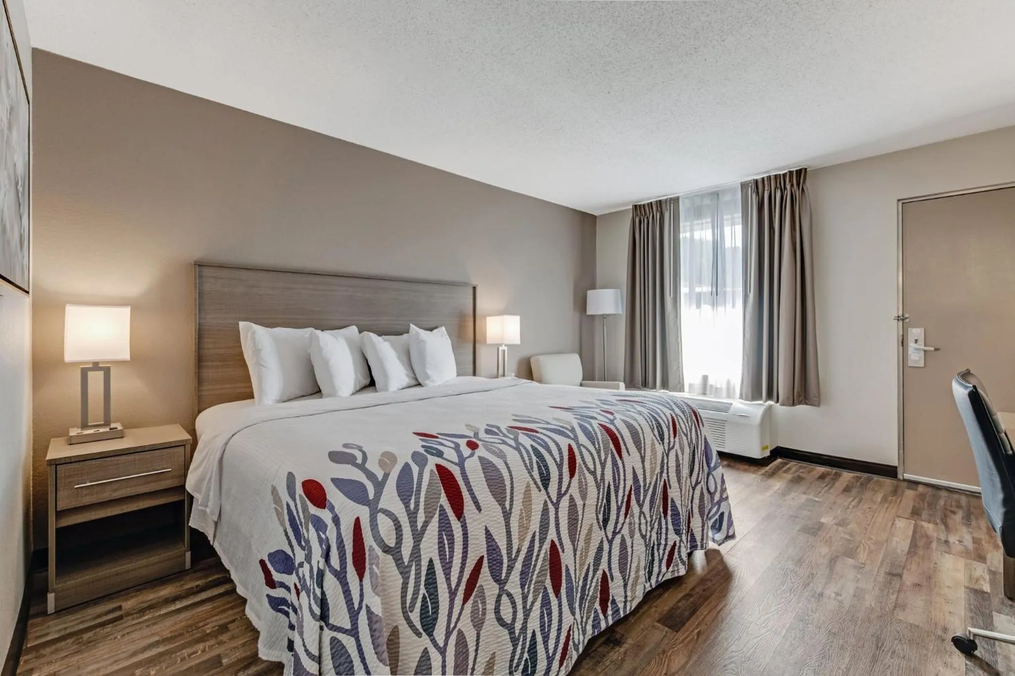 Suite King Room Disability Access Non-Smoking in Red Roof Inn & Suites Wilkesboro