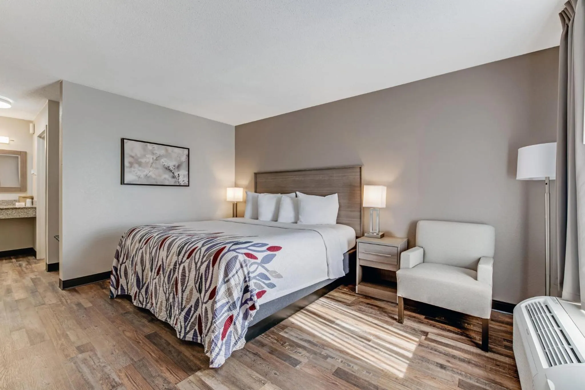 Deluxe King Room Disability Access Non-Smoking in Red Roof Inn & Suites Wilkesboro