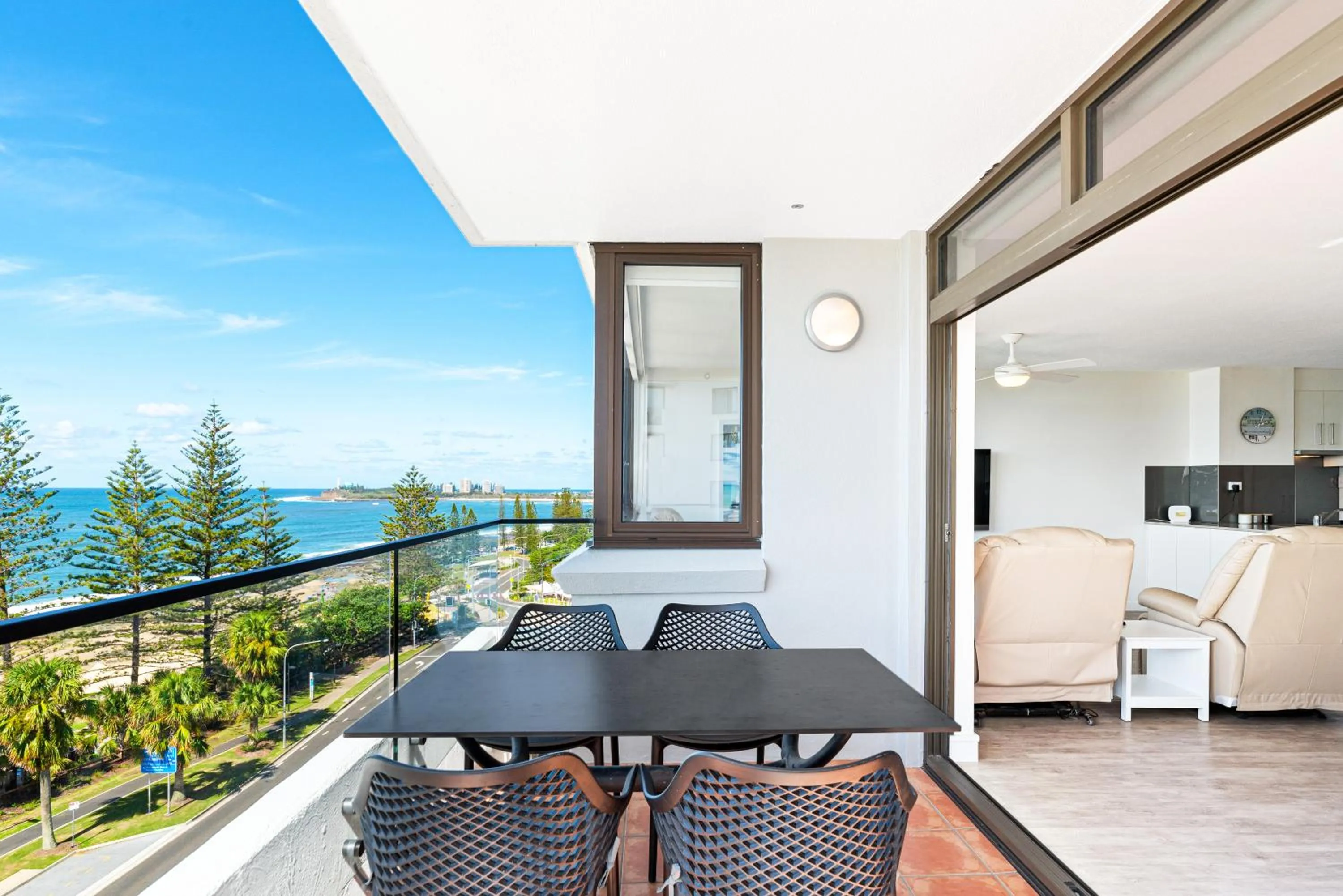 Superior Apartment in Windward Apartments