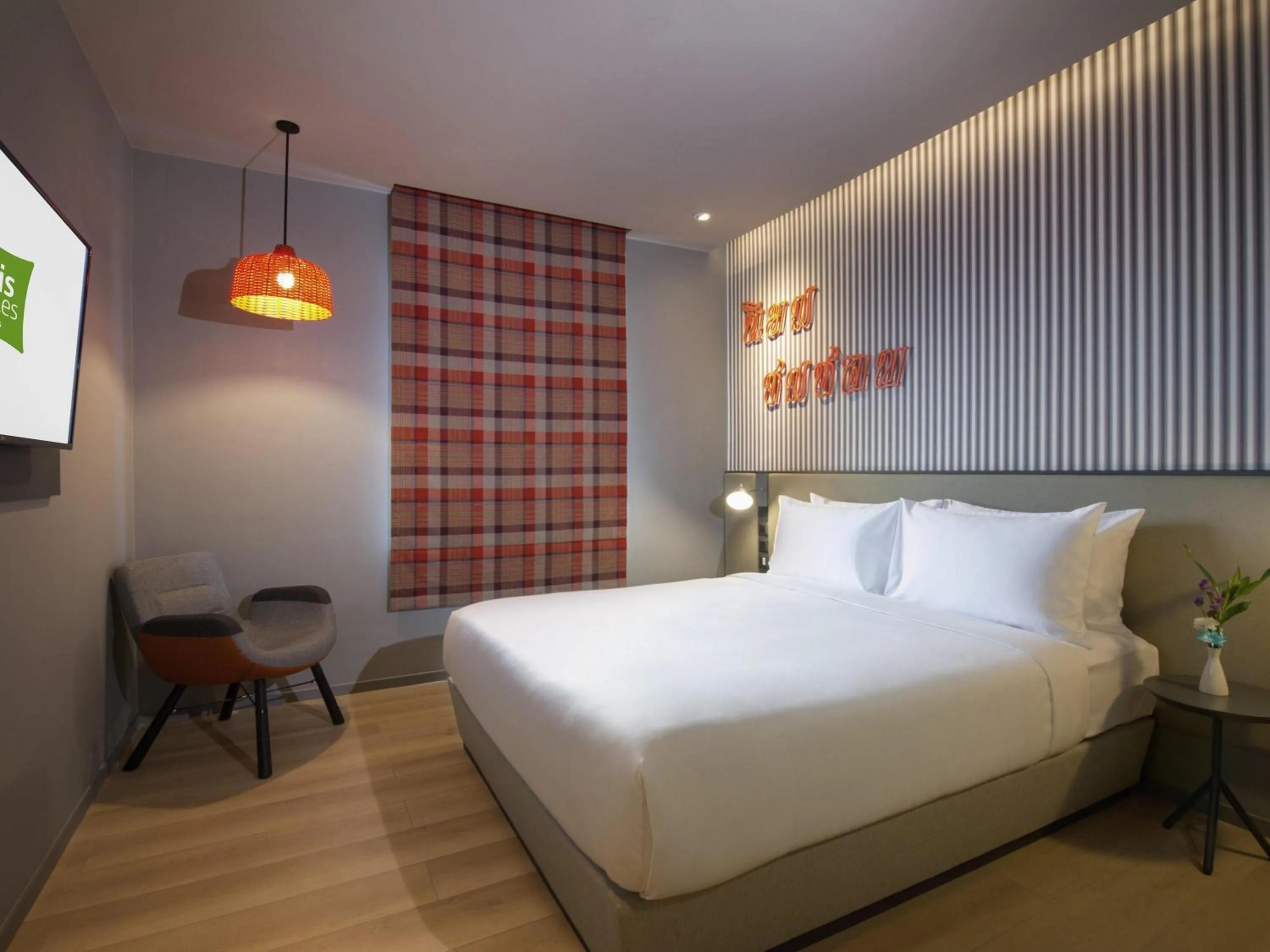 Standard Queen Room in ibis Styles Bangkok Sukhumvit 4