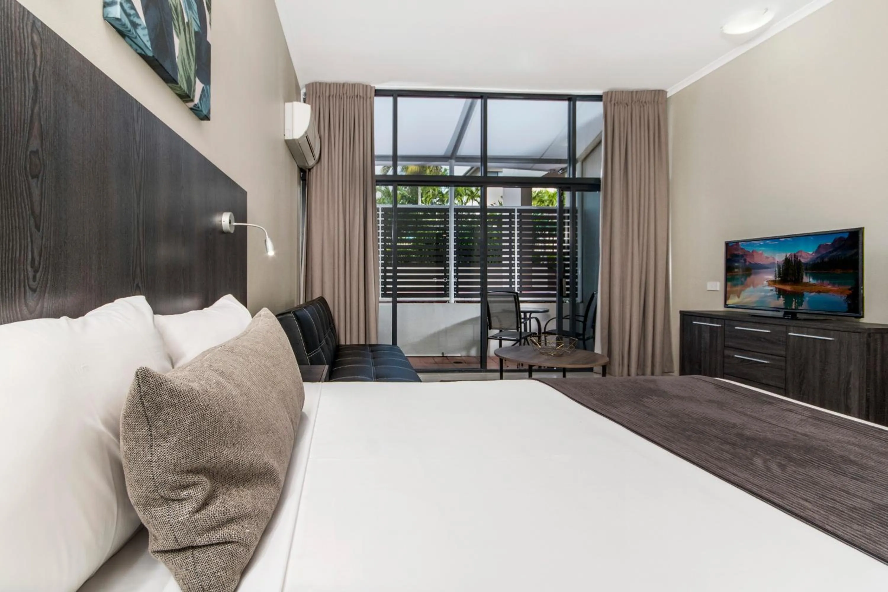 Standard Queen Room in Alivio Hotel Cairns