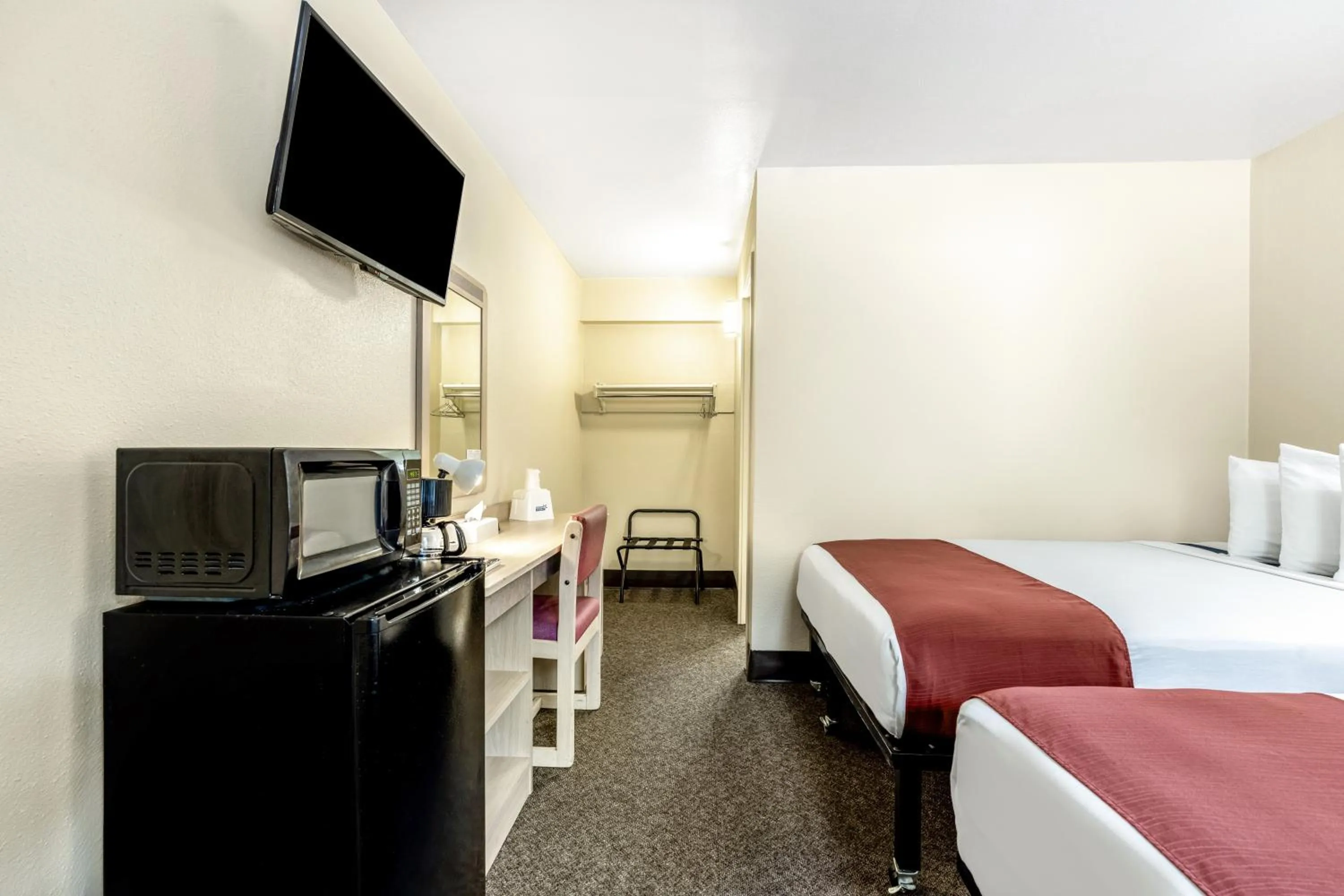 2 Double Beds Smoking in Americas Best Value Inn - Lake City