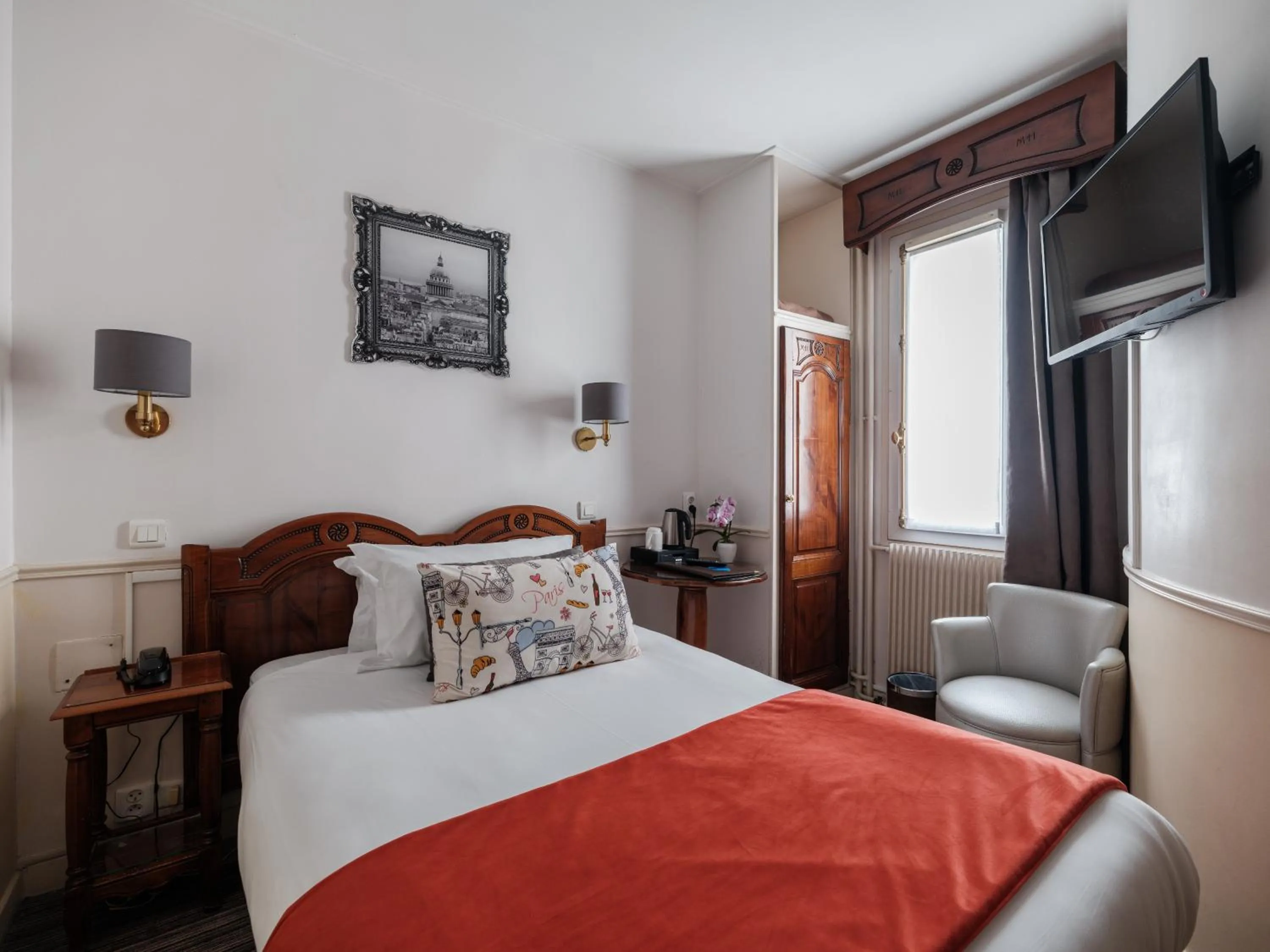 Small Single Room in Hotel Minerve