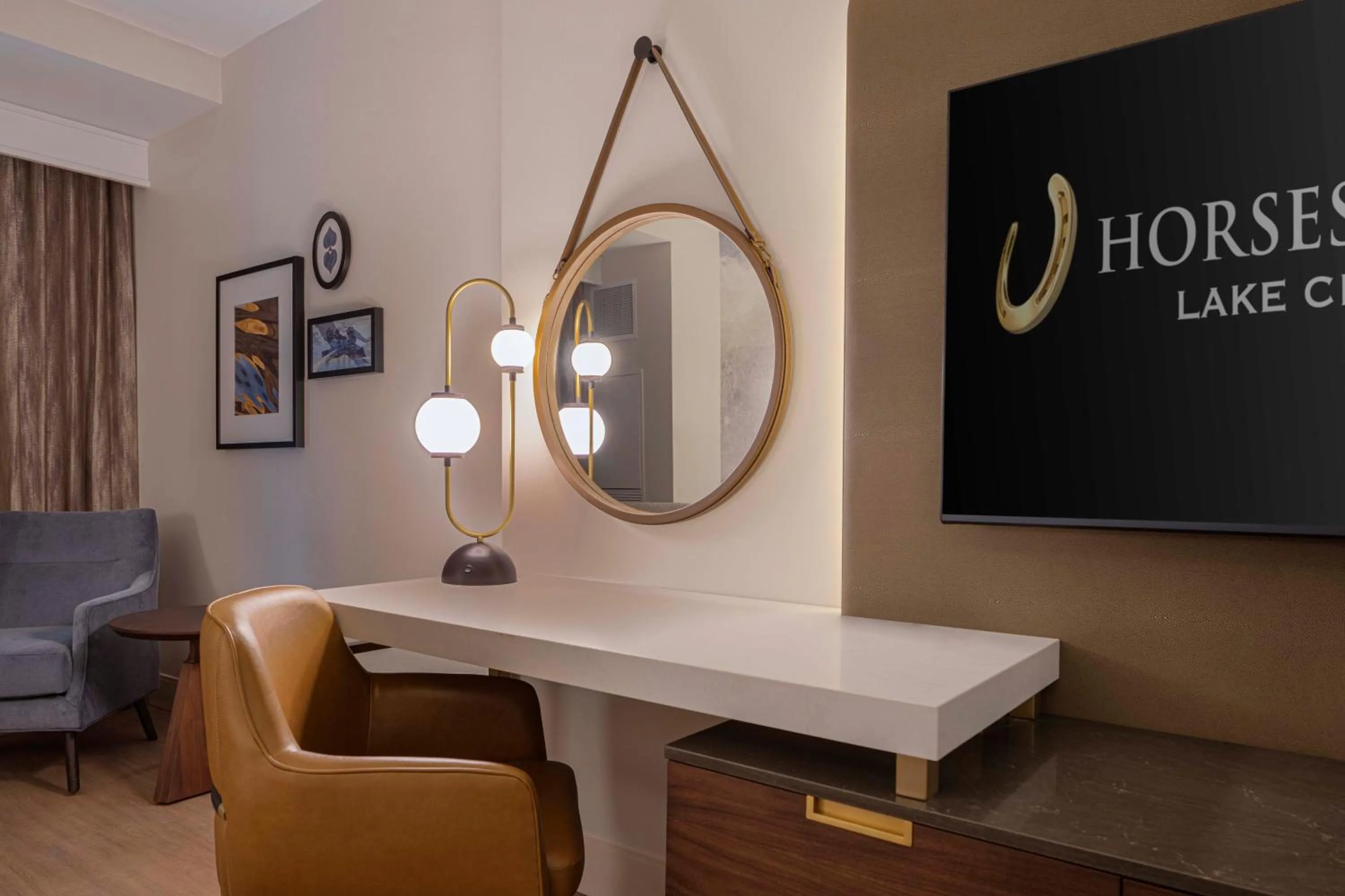 Deluxe Room High Floor 2 Queens Non-Smoking in Horseshoe Lake Charles