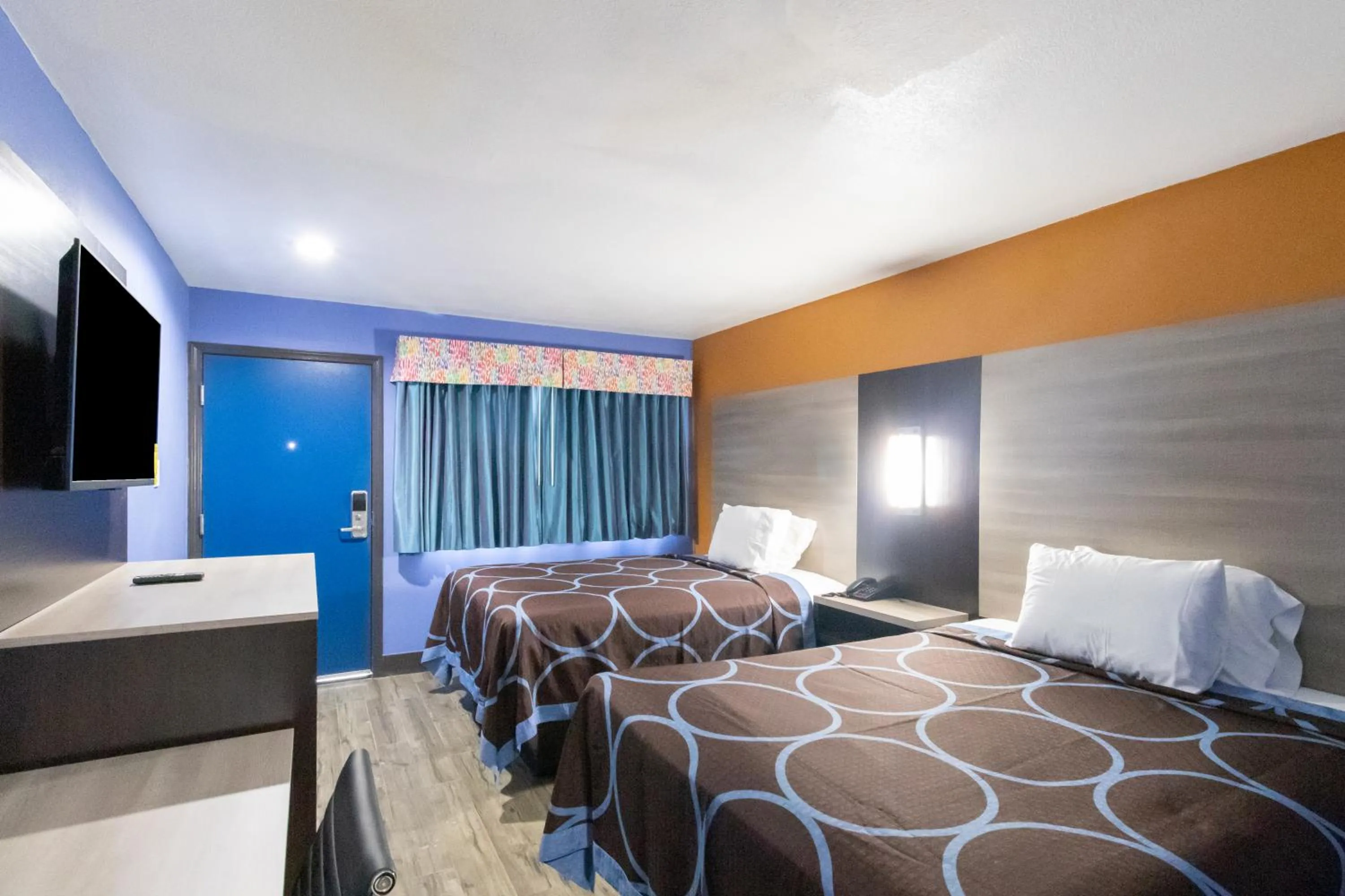 Double Room in Scottish Inns