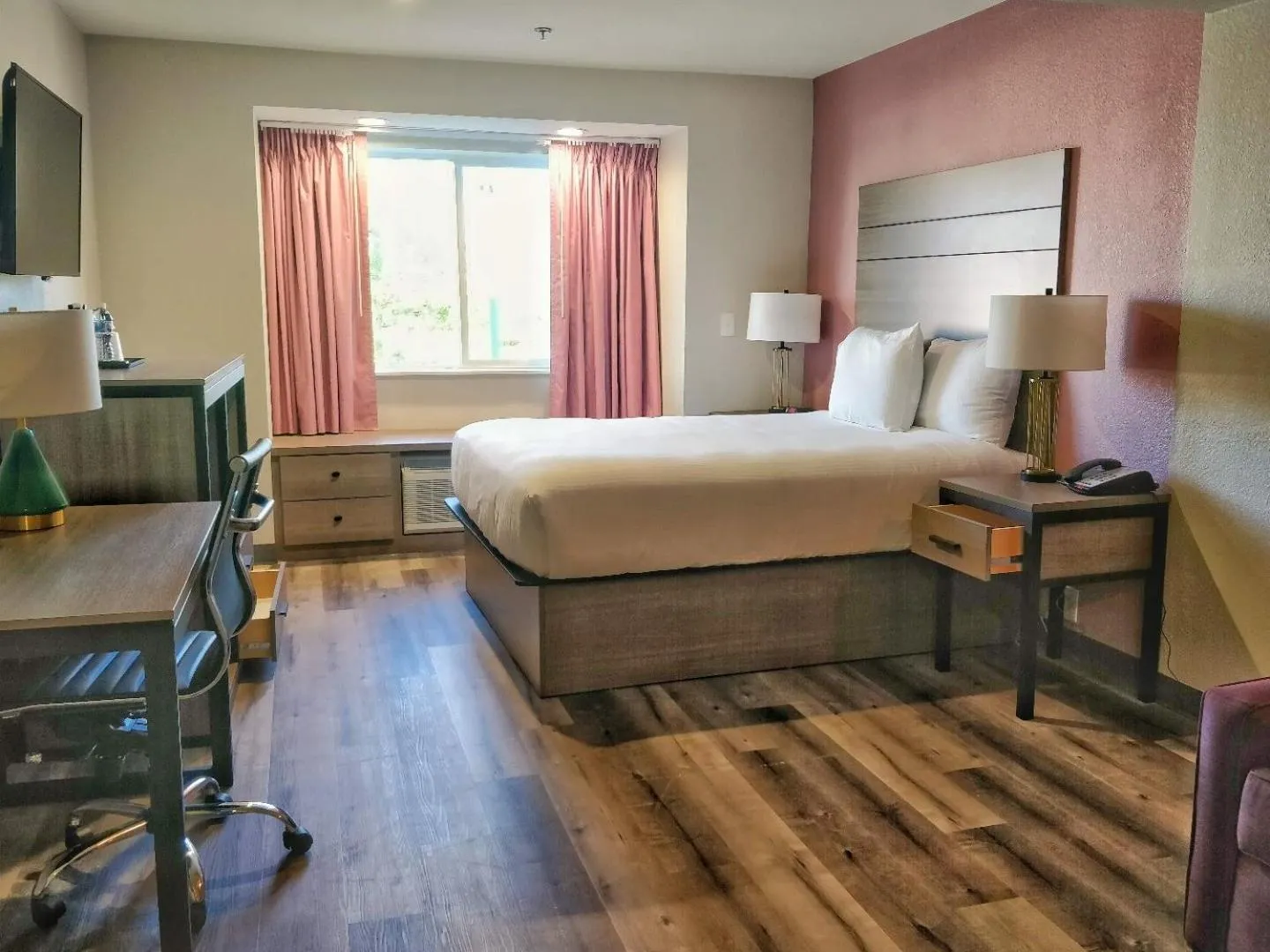 Queen Suite in Arya Inn and Suites