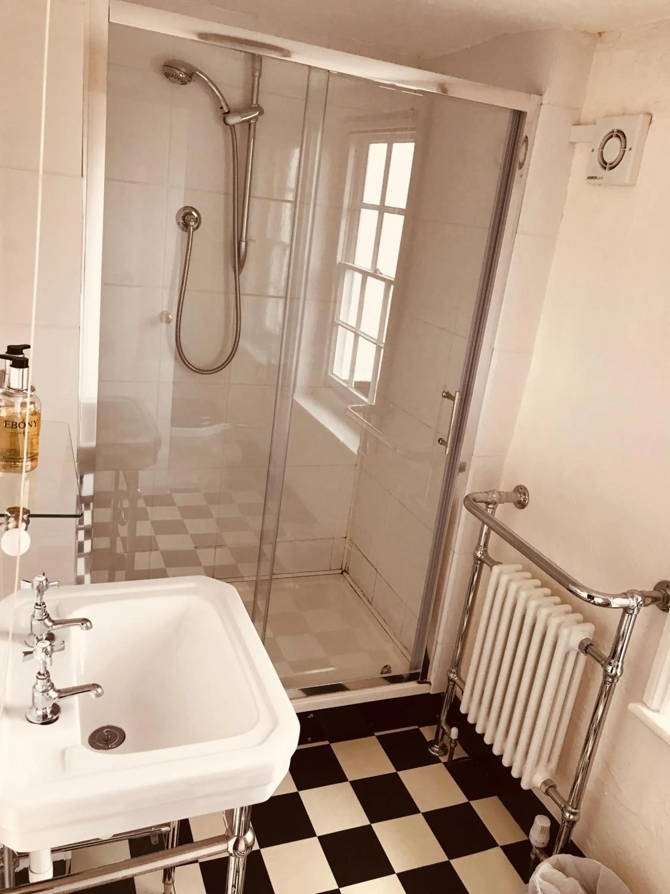 Family Room (2 Adults + 2 Children) in Longs Hotel & Inn