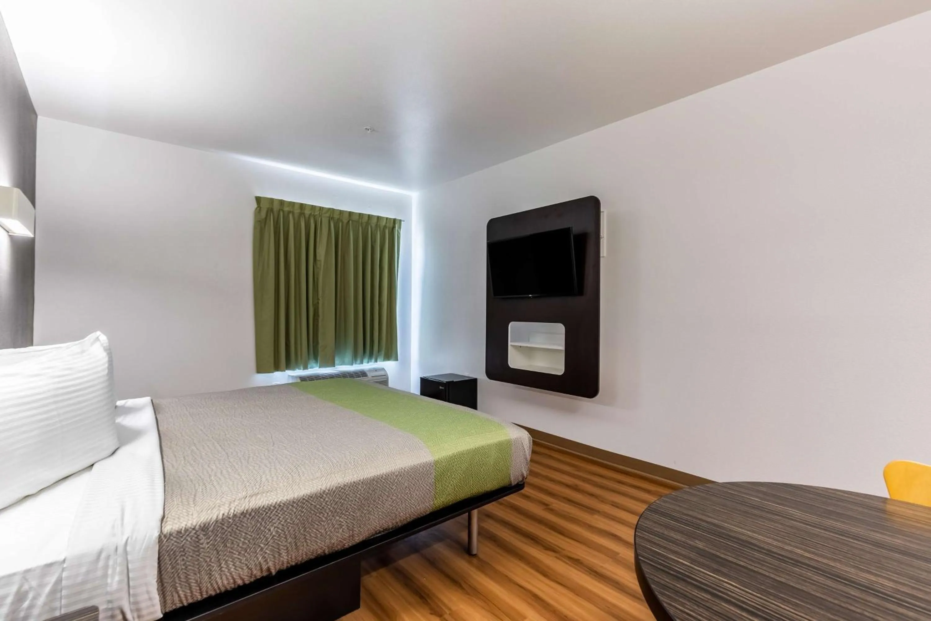 Deluxe King Room - Non-Smoking in Motel 6-Las Vegas, NV - Motor Speedway