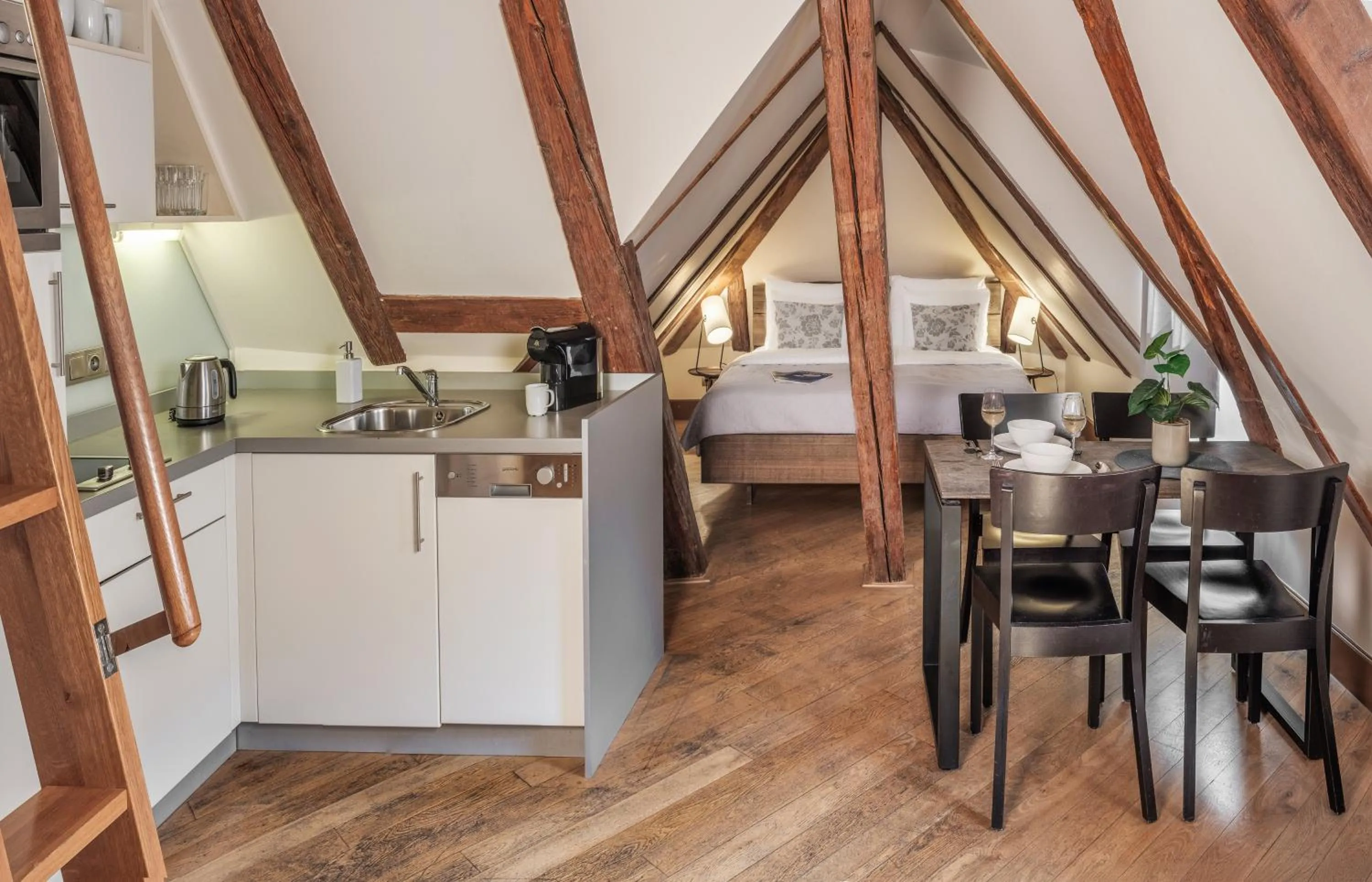 Studio Attic in 3 Epoques Apartments by Adrez