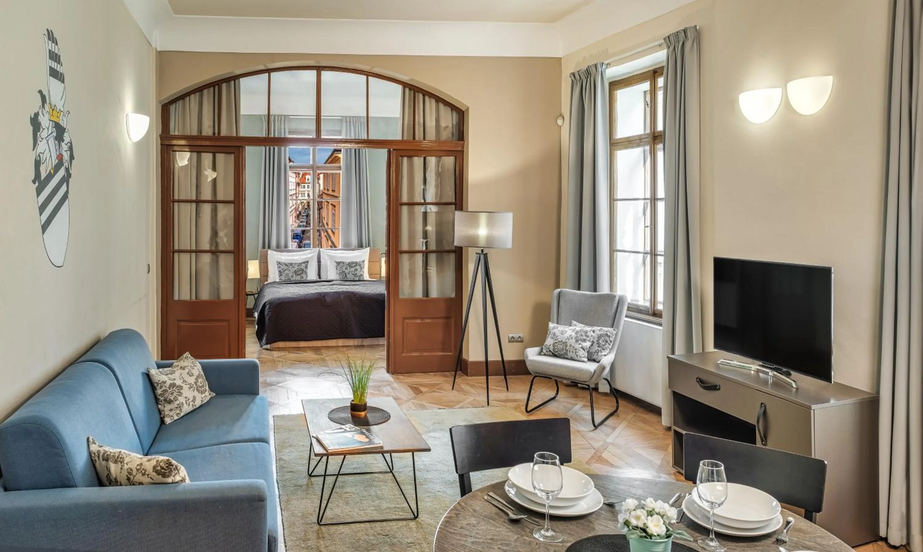 Two-Bedroom Apartment in 3 Epoques Apartments by Adrez