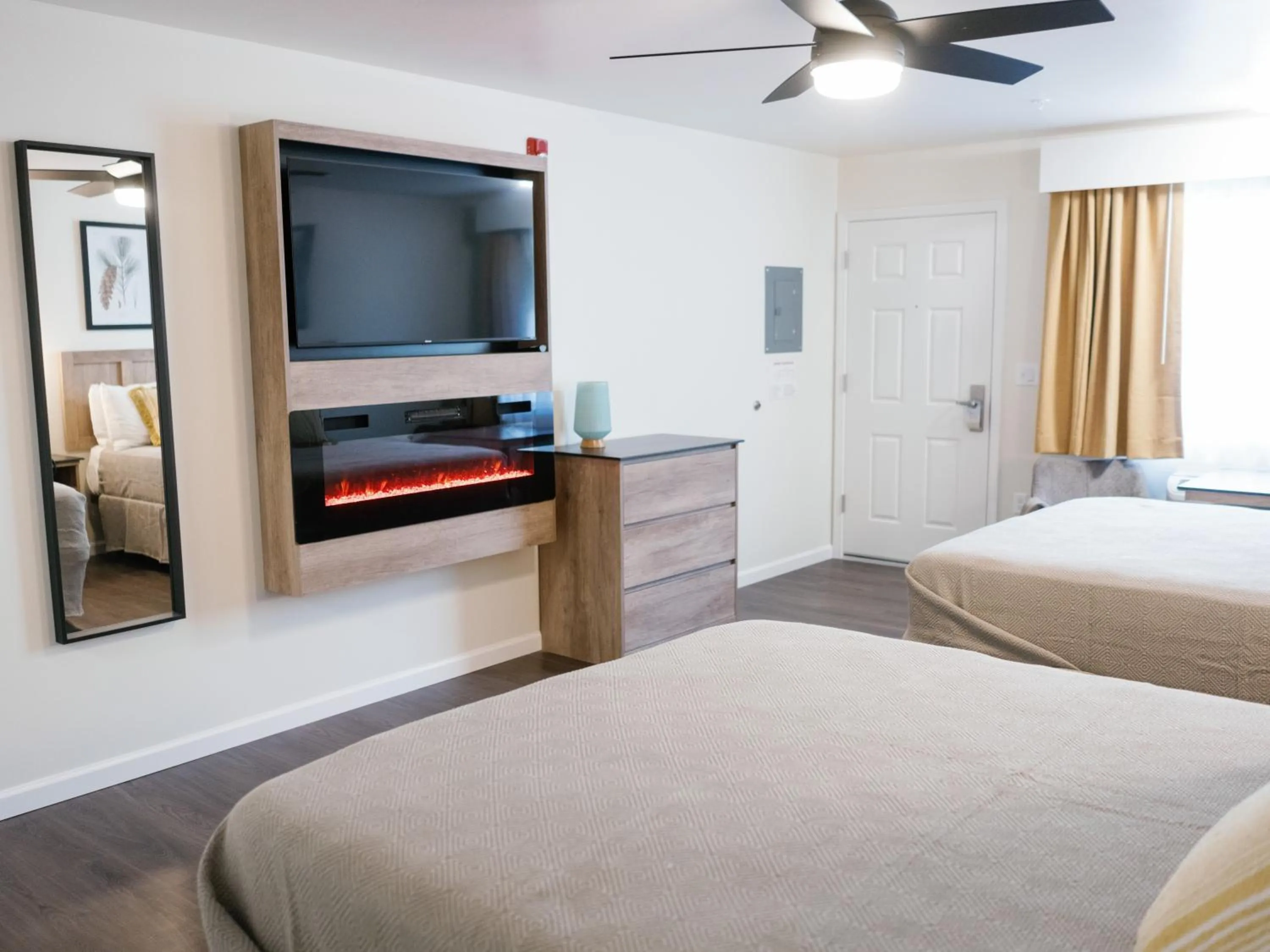 Deluxe Queen Room with Two Queen Beds in Cedar Lodge