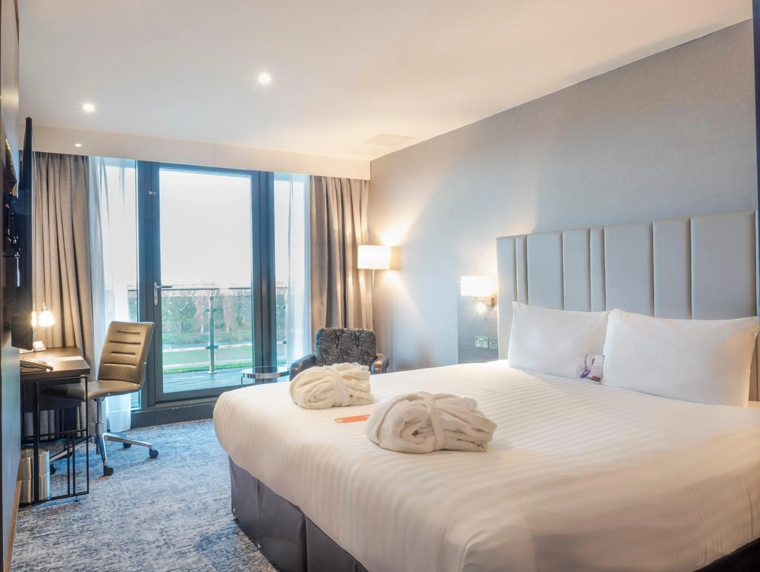 Premium Double Room with River View in Crowne Plaza London - Kingston by IHG