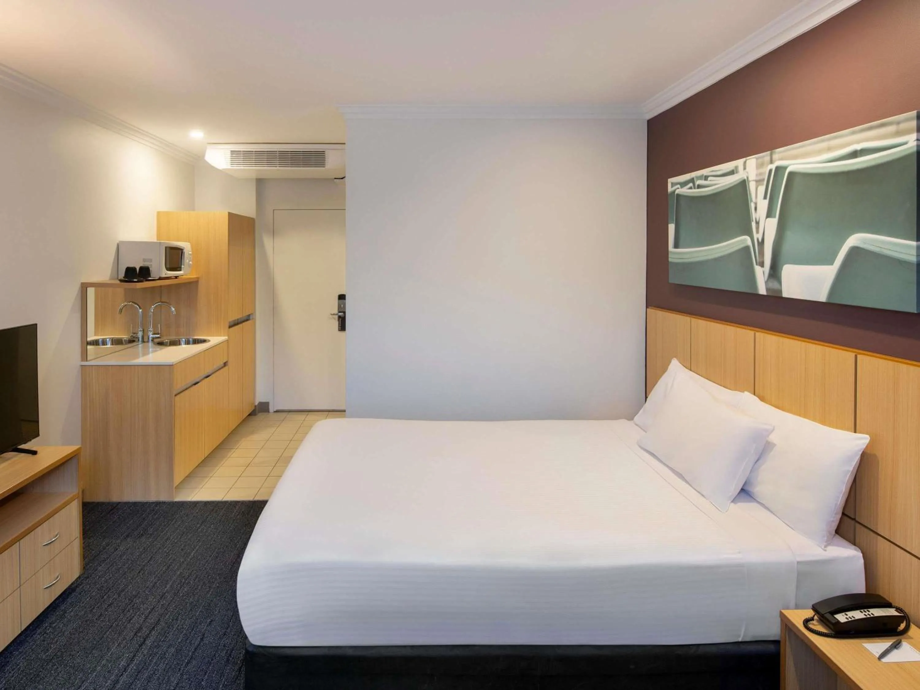 Superior King Room in Mercure Sydney Blacktown