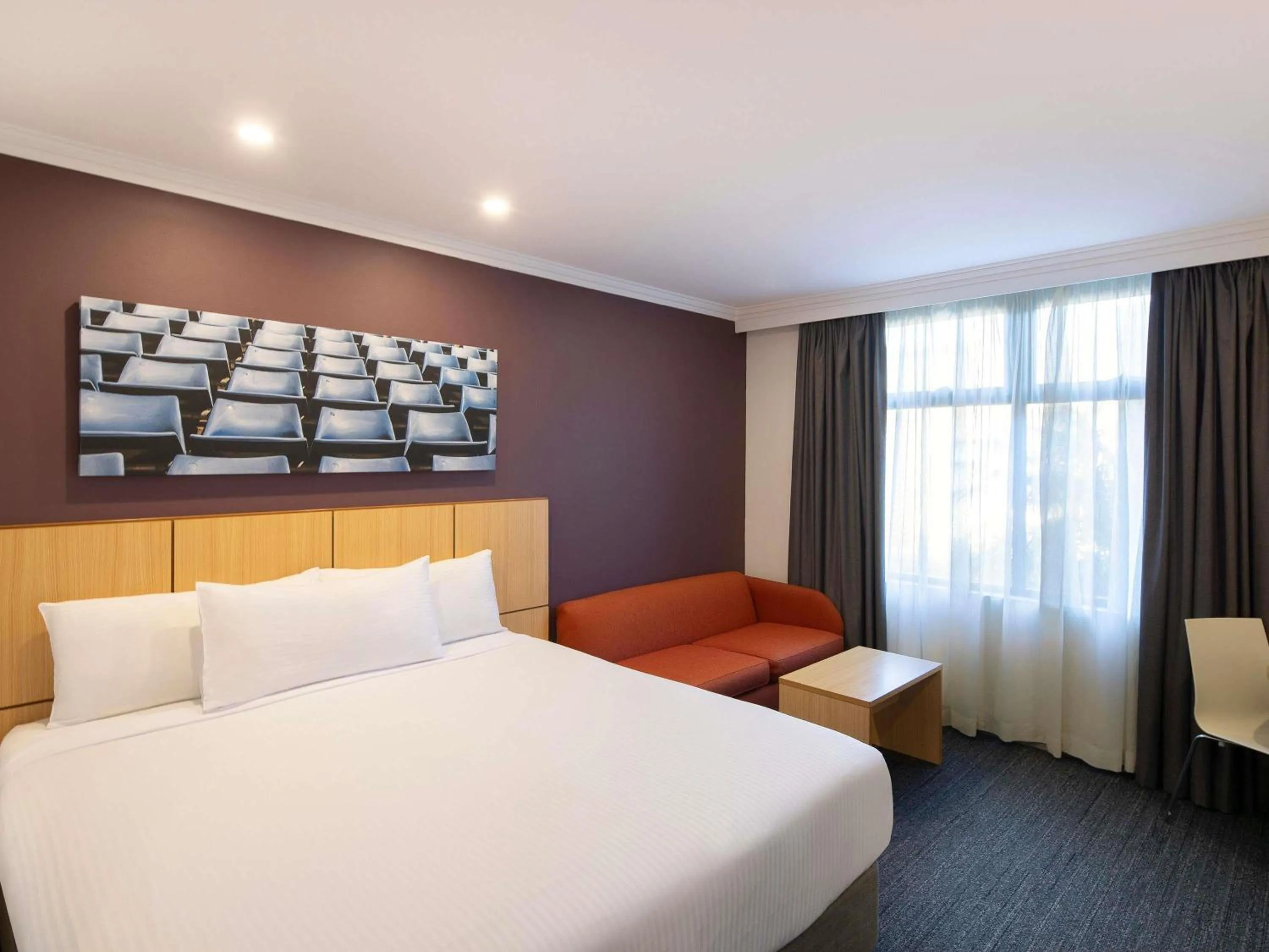 Standard Queen Room in Mercure Sydney Blacktown