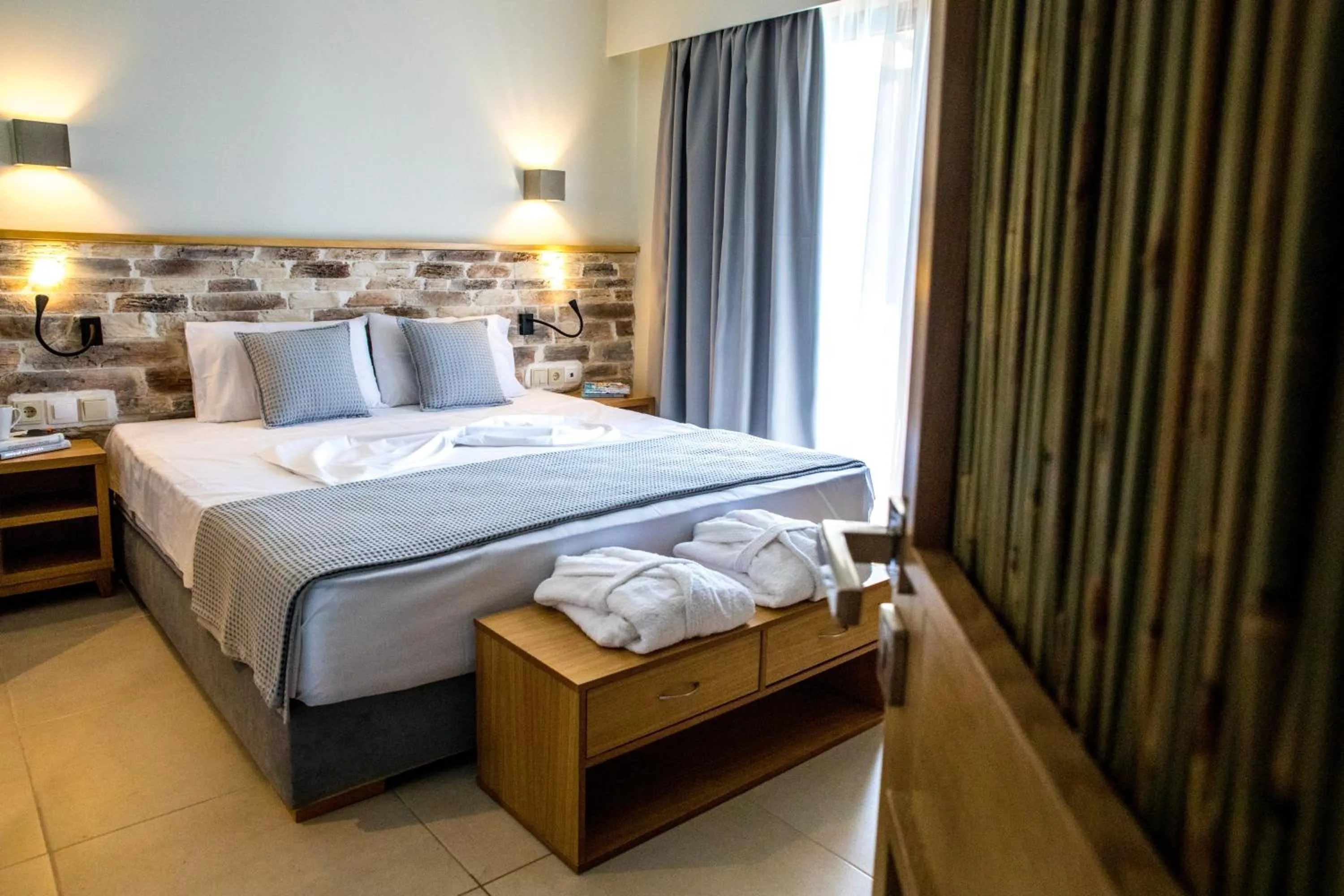 Panorama Suite in Blue Green Bay