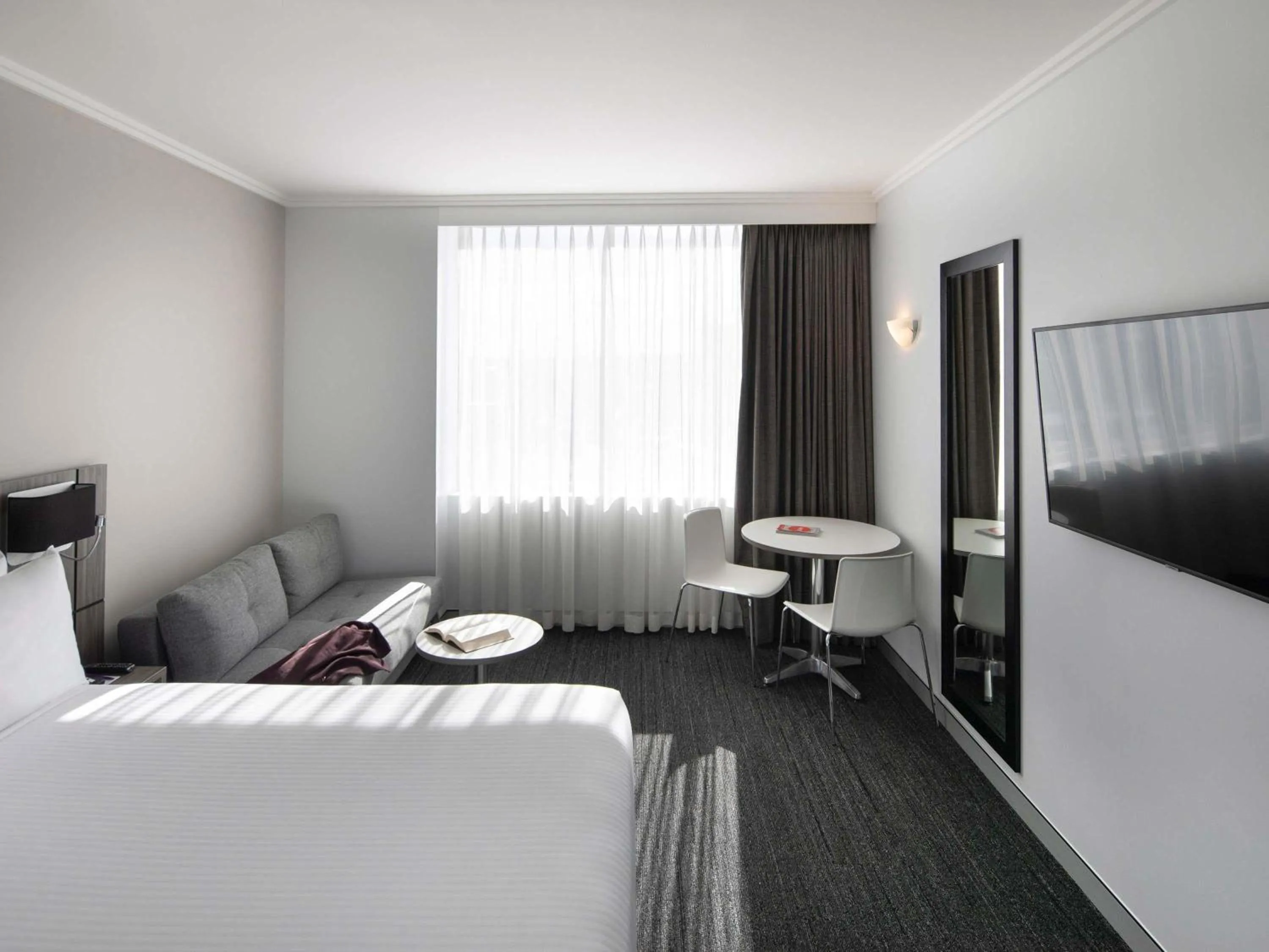 Superior King Room in Mercure Sydney Bankstown