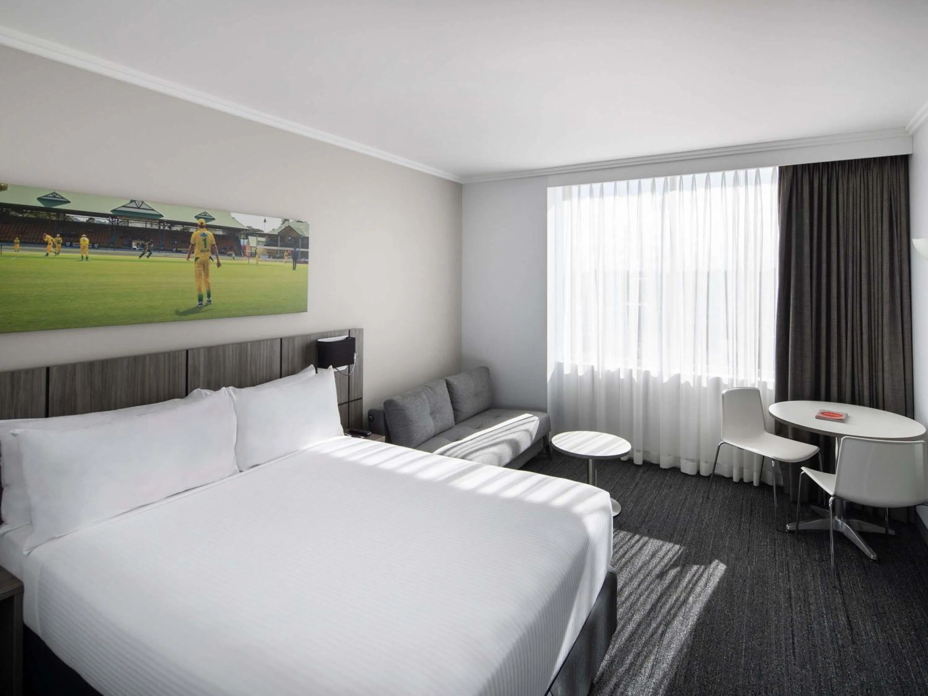 Superior Queen Room in Mercure Sydney Bankstown
