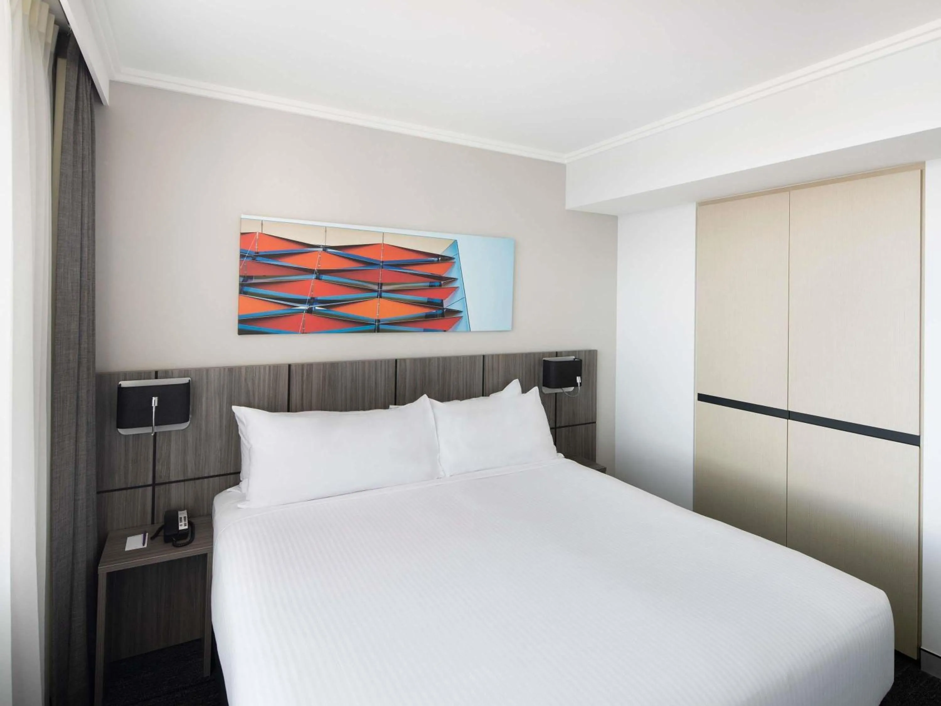 Deluxe King Room in Mercure Sydney Bankstown