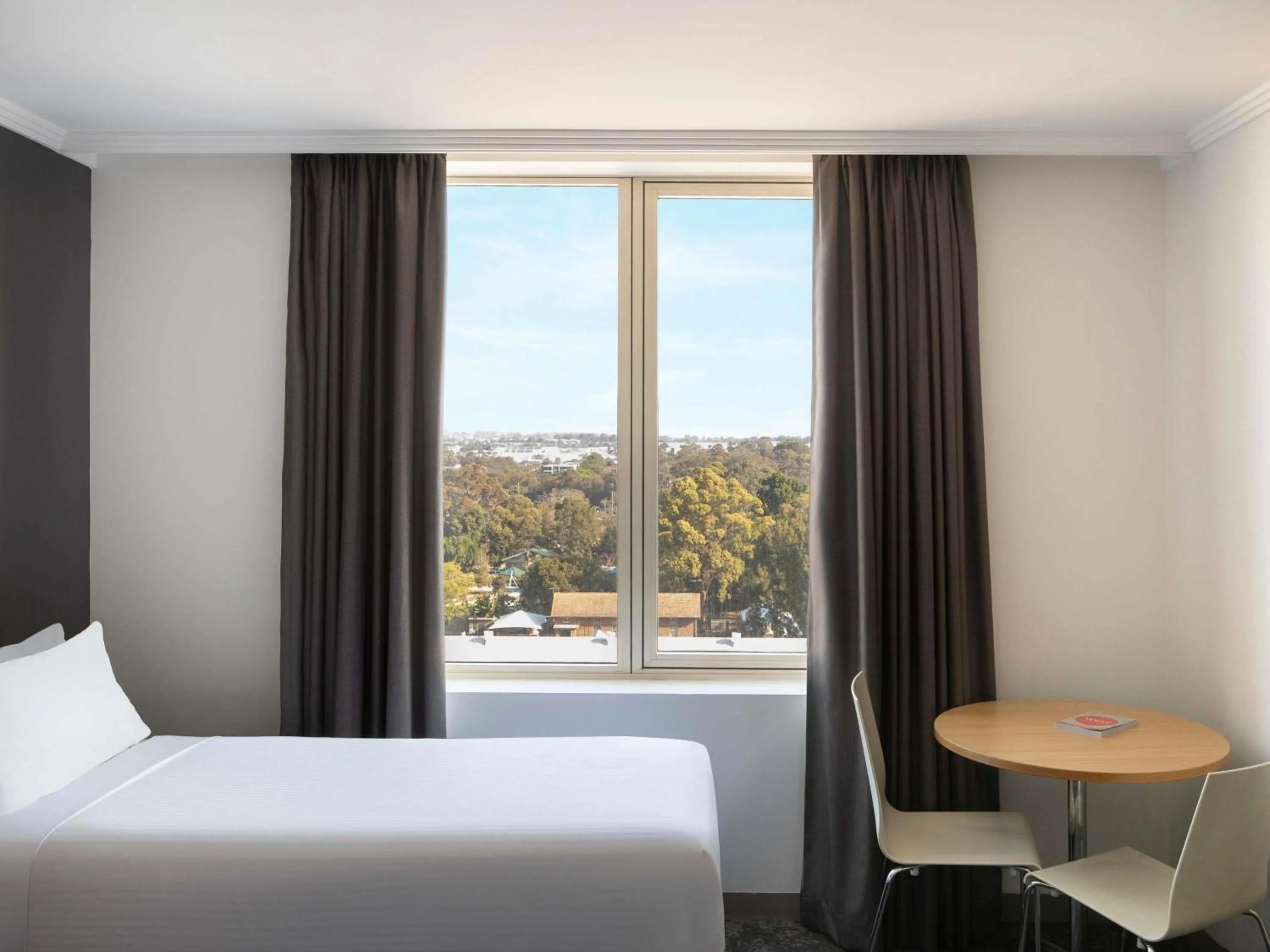 Standard Twin Room in Mercure Sydney Bankstown