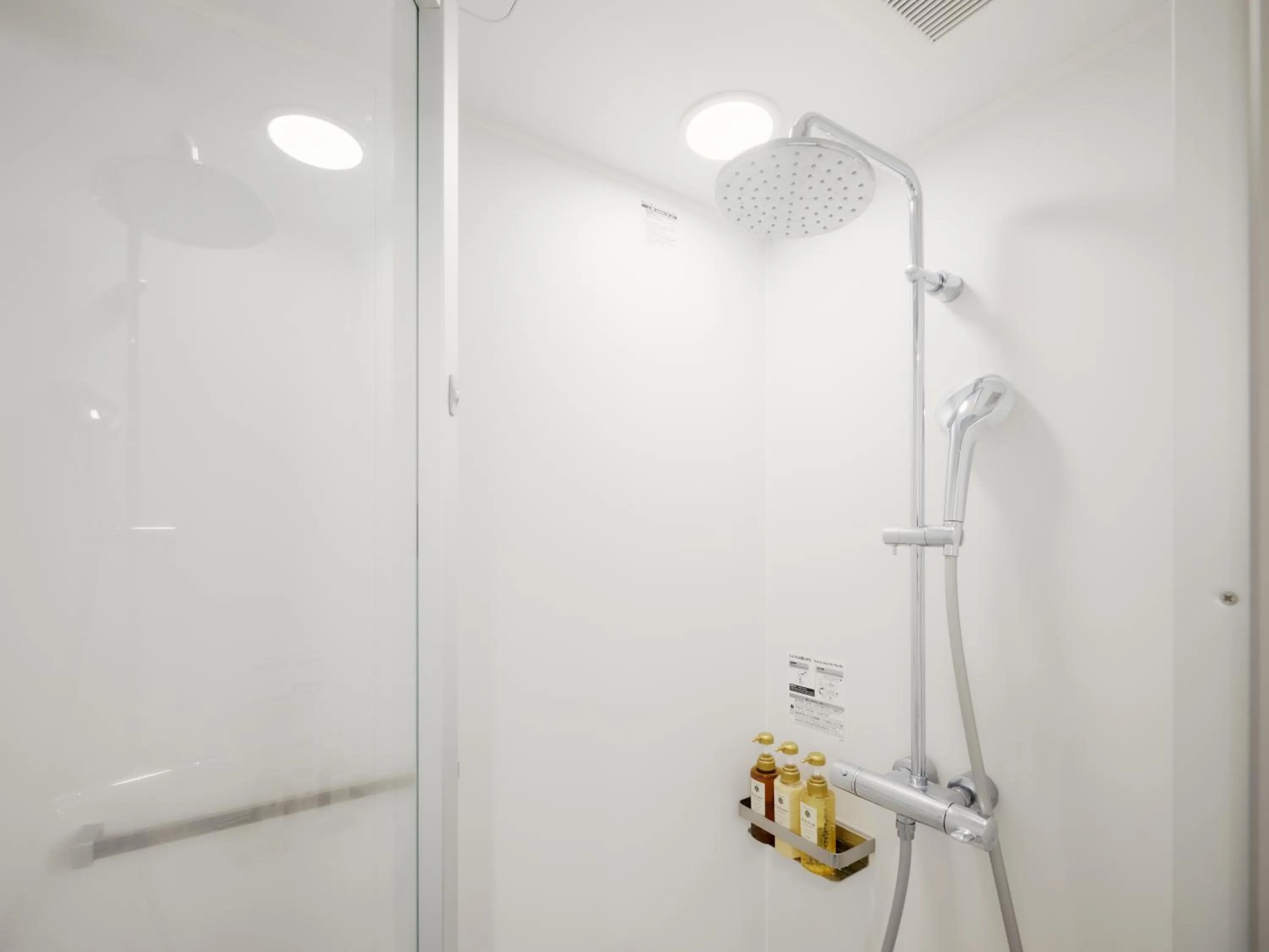 Standard Twin Room with Sofa Bed in hotel MONday Premium TOYOSU