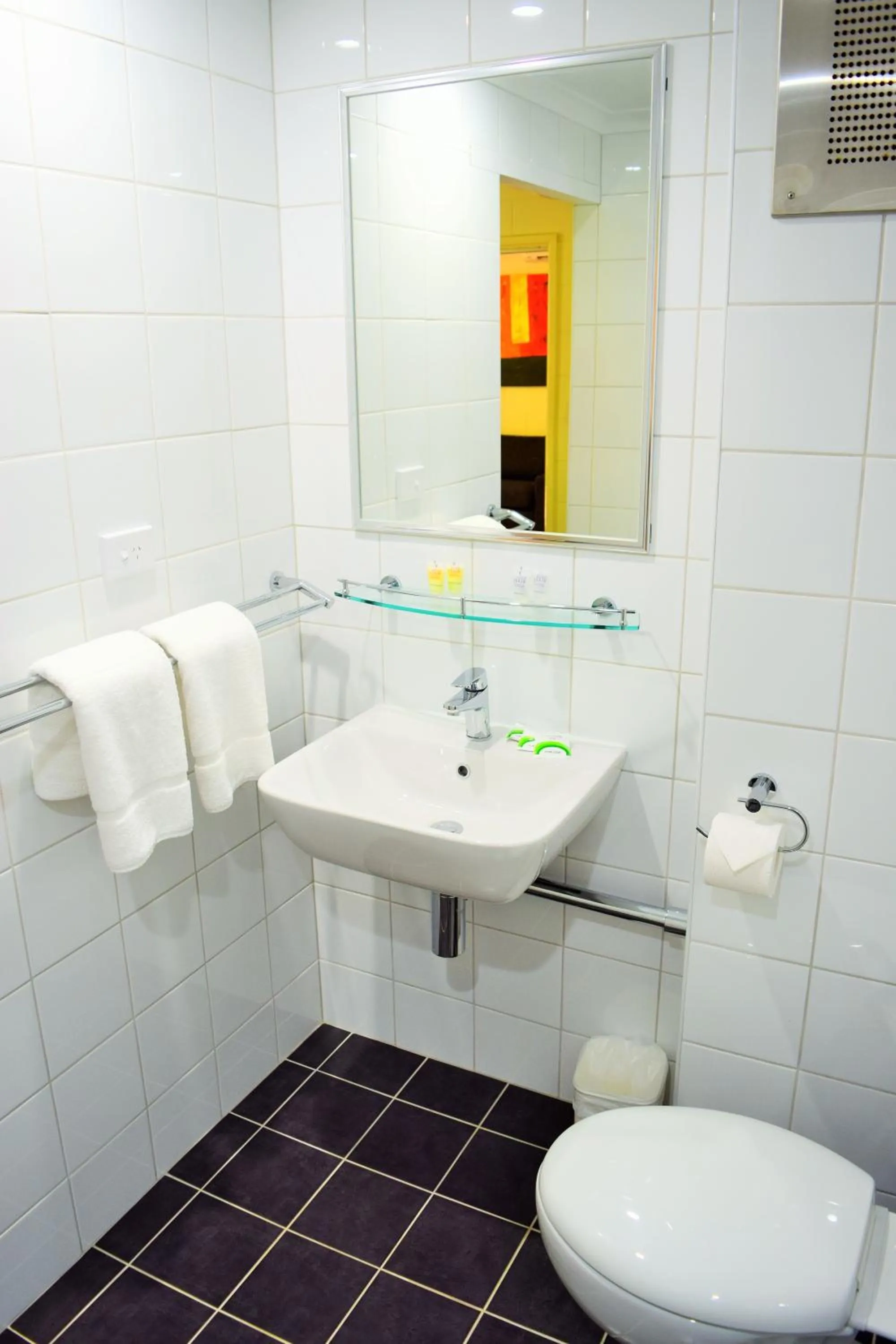 One-Bedroom Apartment with King Bed in Coconut Grove Holiday Apartments