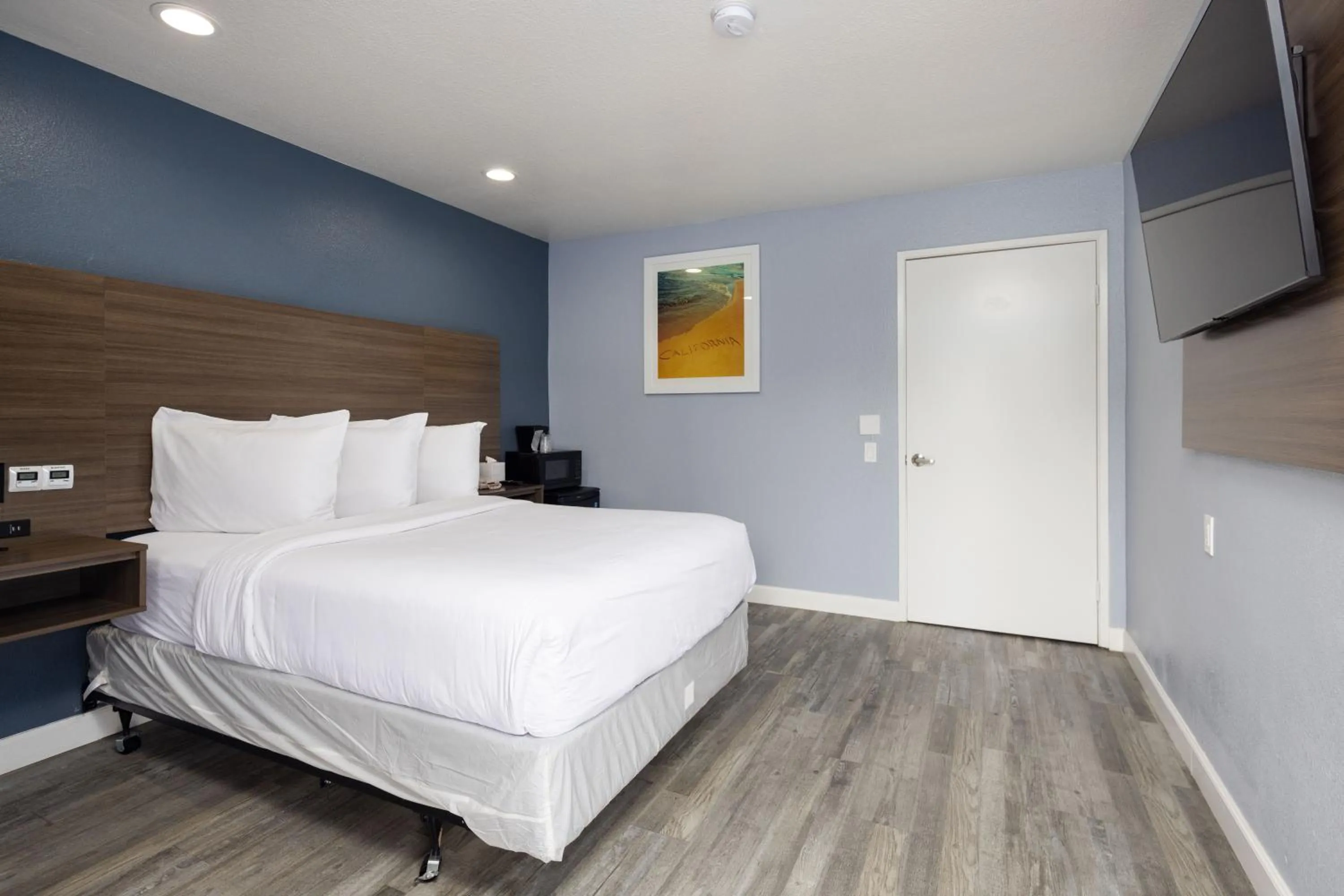 Single Room - Disability Access - Non-Smoking in Days Inn by Wyndham Arroyo Grande Pismo Beach