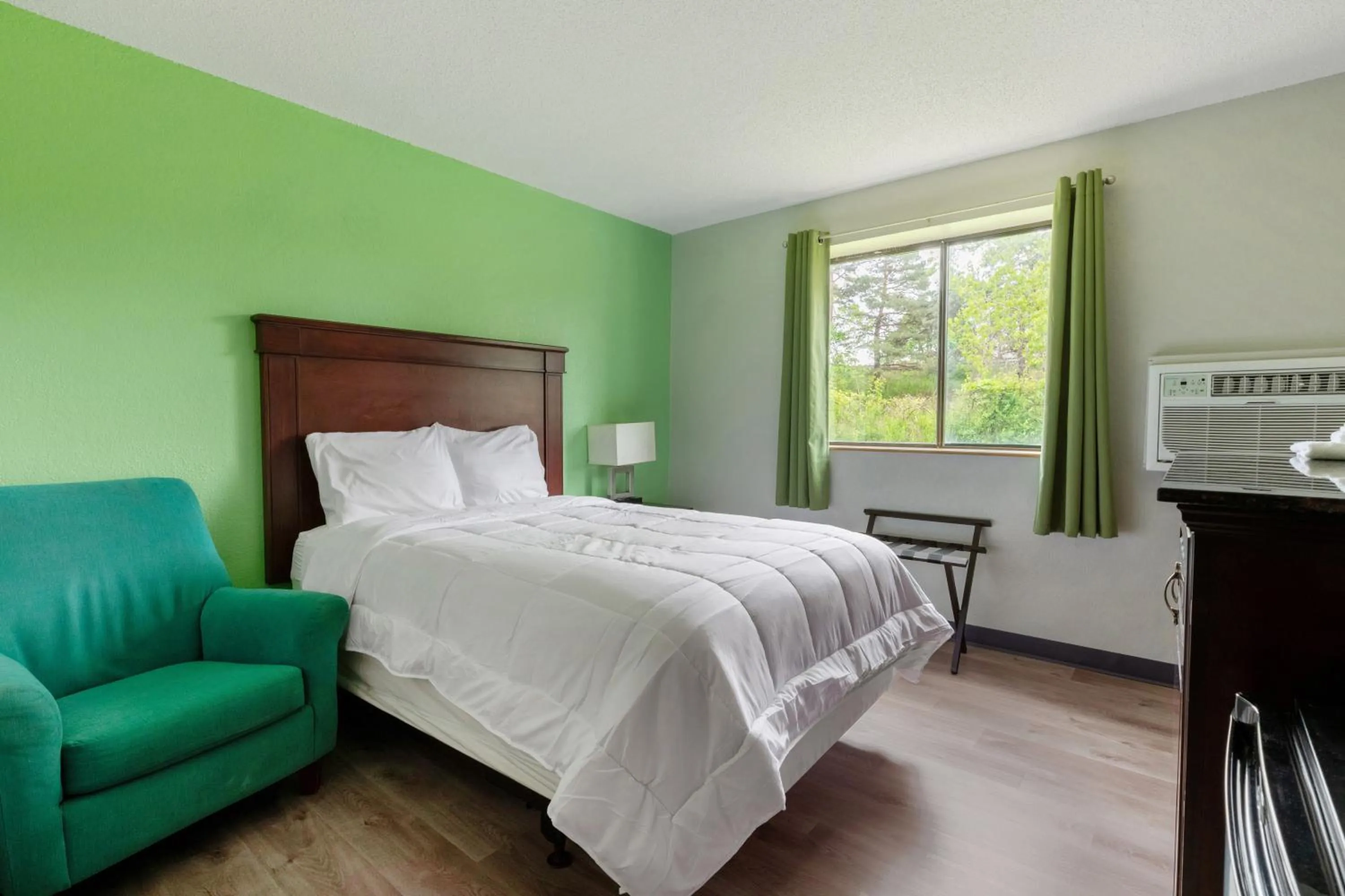 Double Room in Super Inn by OYO Lansing MI