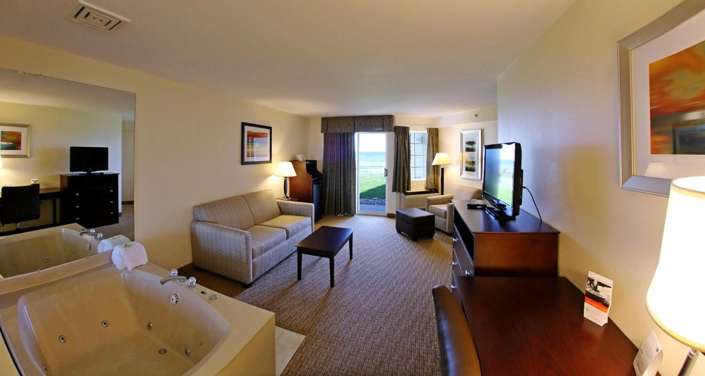 Standard King Room with Lake View in Holiday Inn Express St. Ignace-Lake Front by IHG