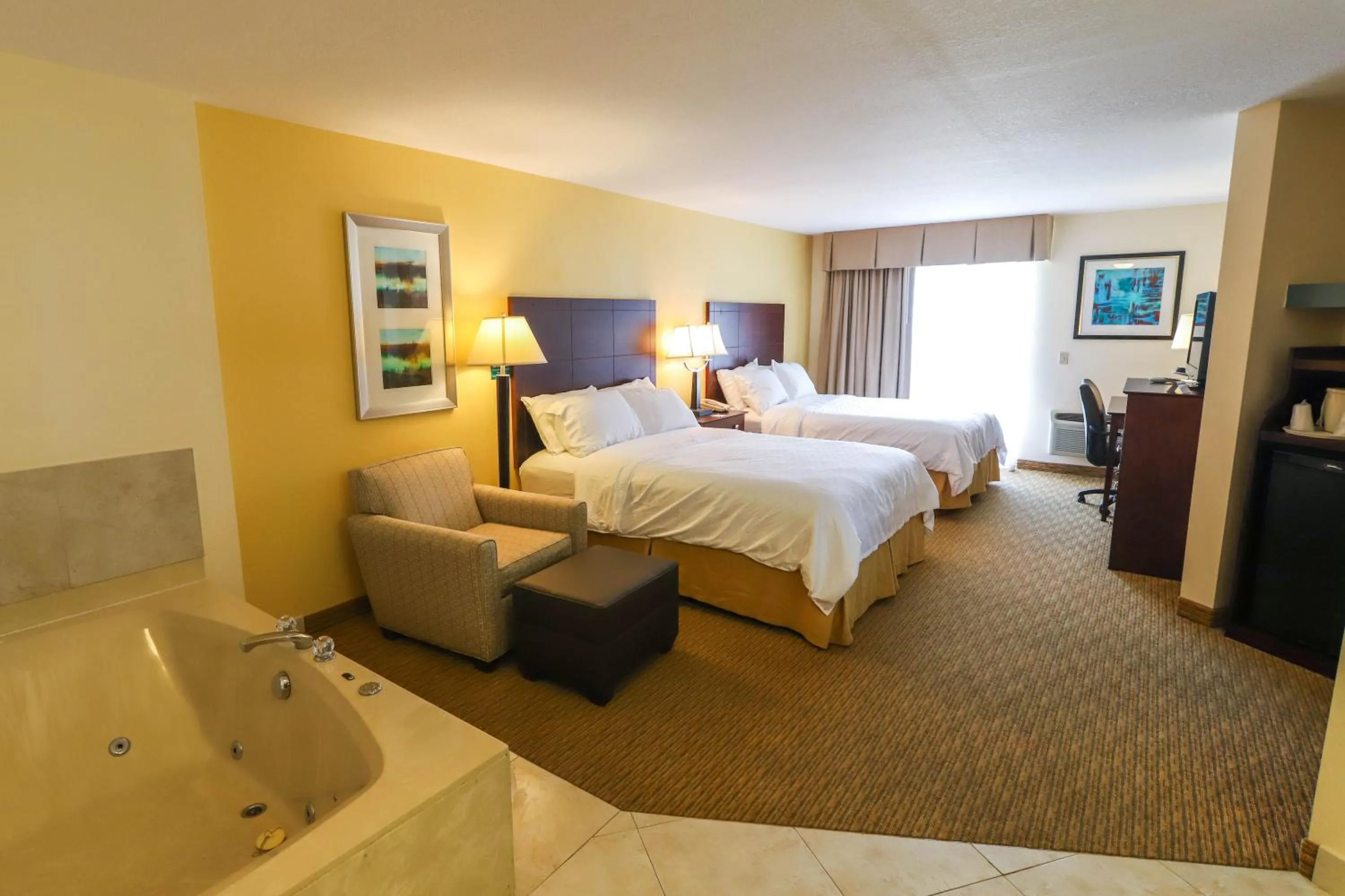 Queen Room with Two Queen Beds with Spa Bath -Beach View in Holiday Inn Express St. Ignace-Lake Front by IHG