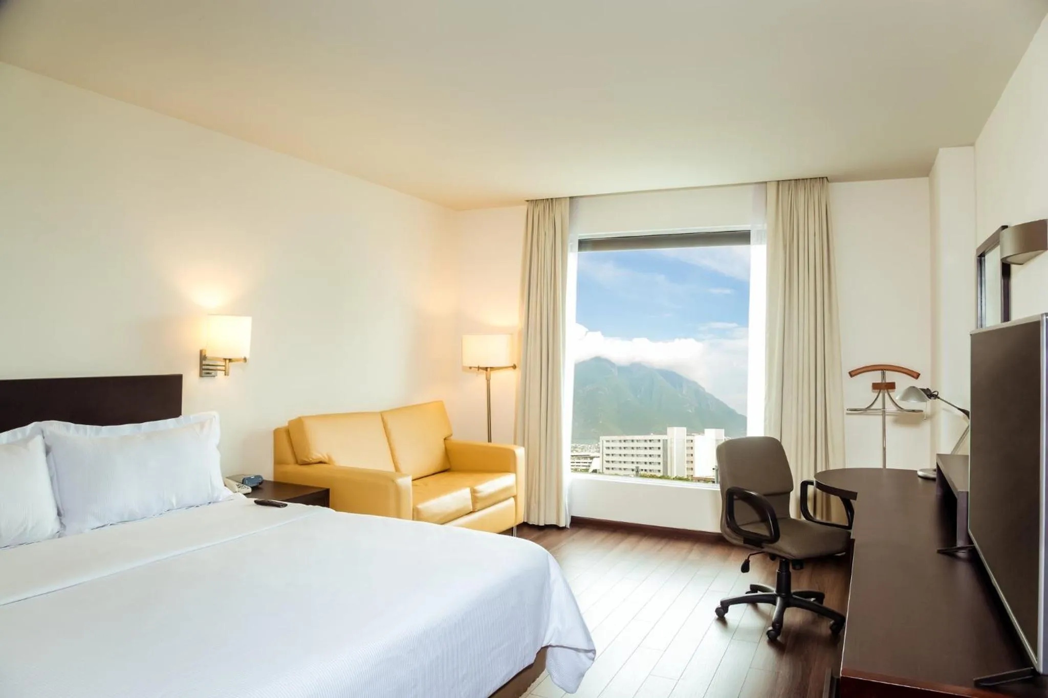 Executive King Room in Fiesta Inn Monterrey Tecnologico