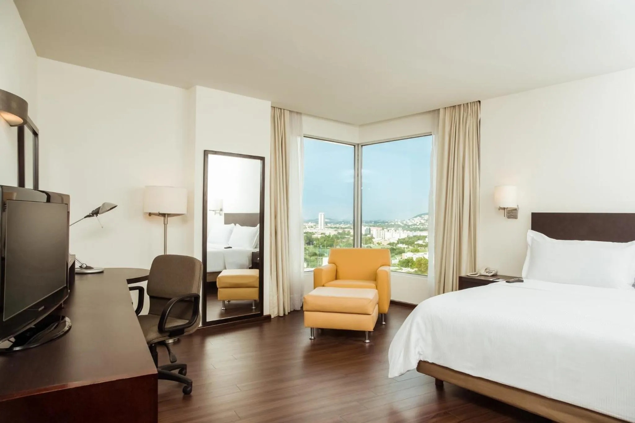 Junior Suite in Fiesta Inn Monterrey Tecnologico
