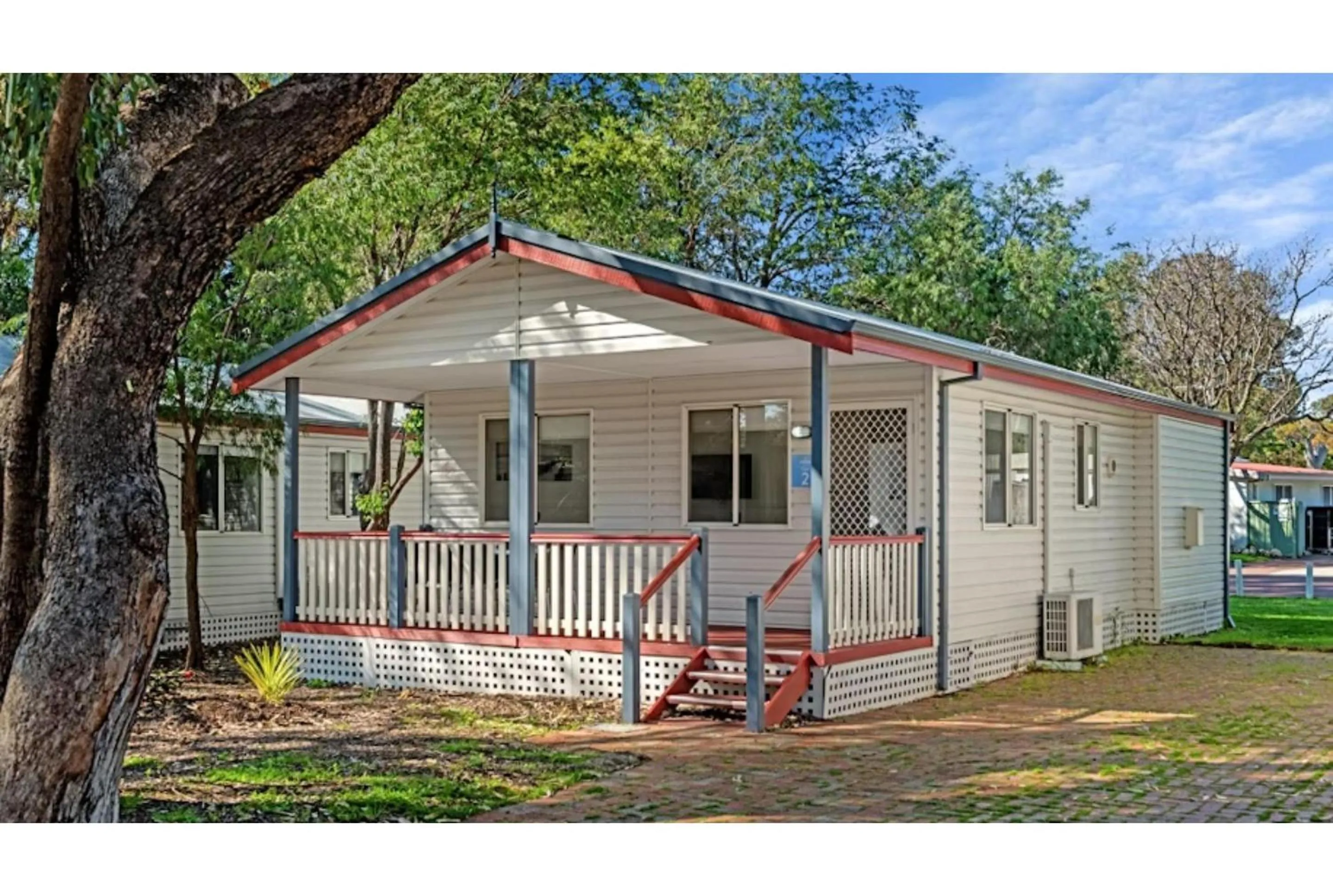 Superior 2 Bedroom Cabin - Sleeps 6 in Discovery Parks - Woodman Point