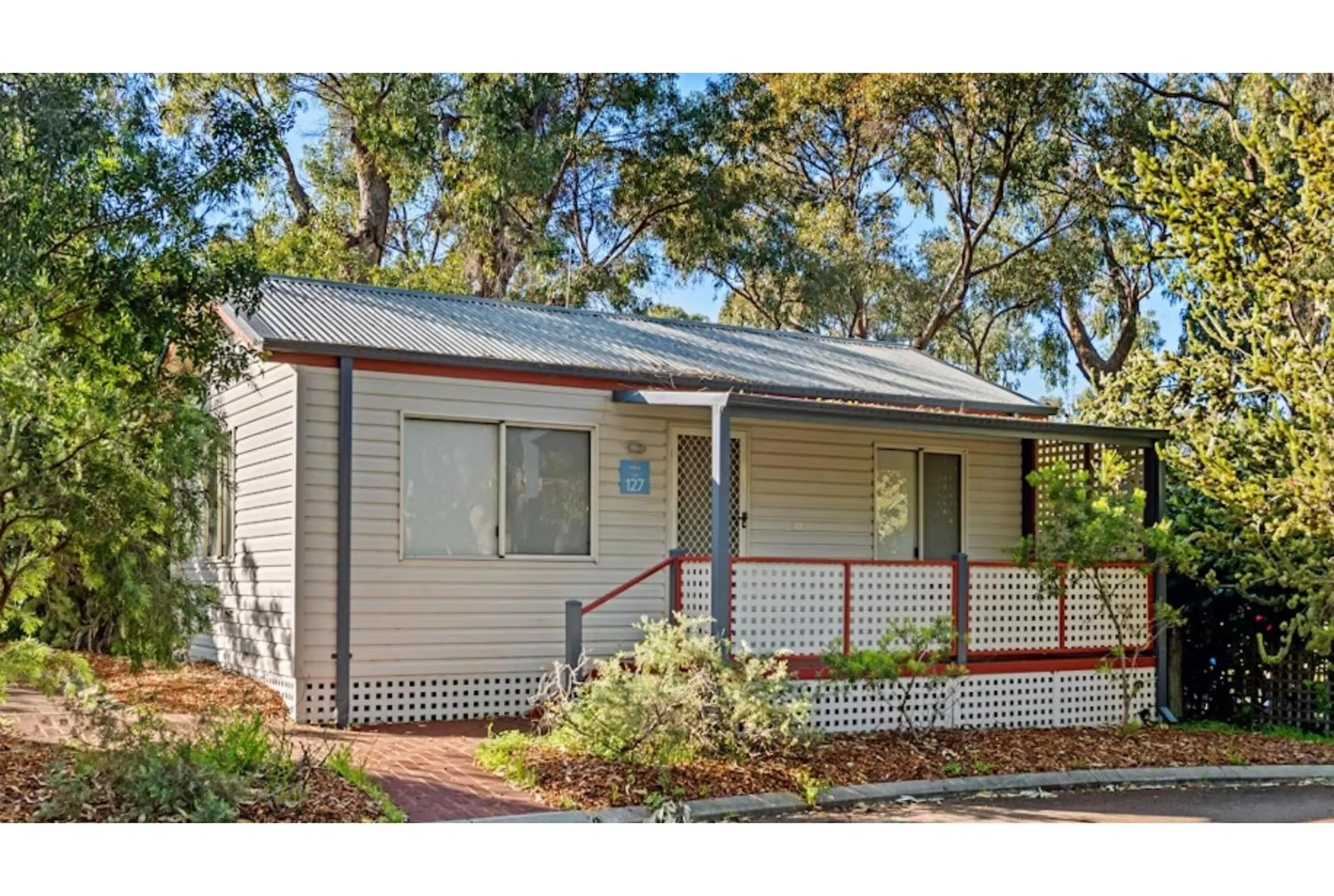 Standard 1 Bedroom Cabin in Discovery Parks - Woodman Point