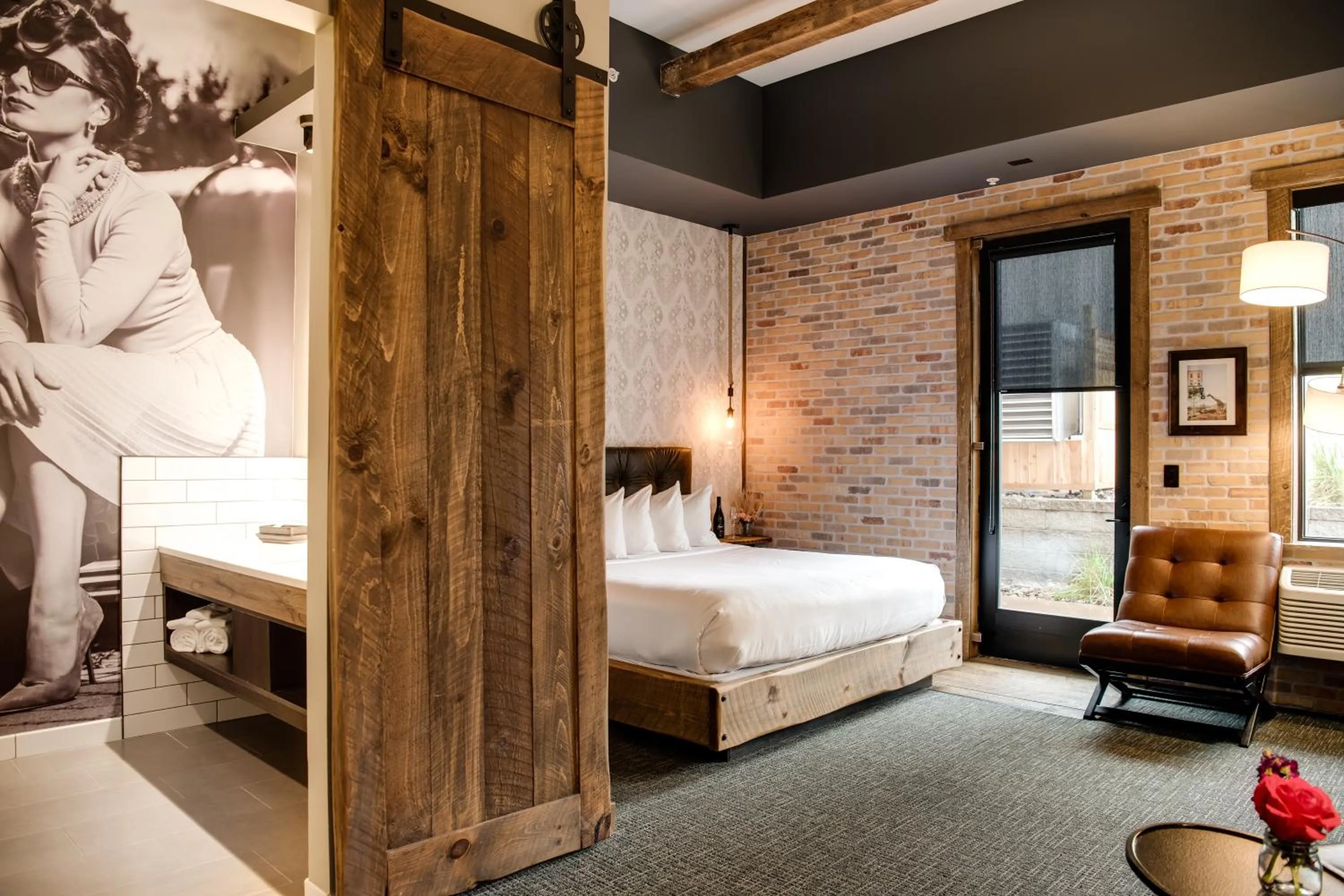 King Room with Balcony in Hotel Crosby