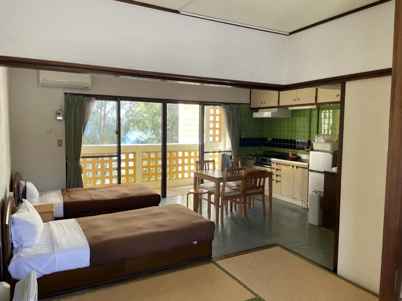 Twin Room with Tatami Area - single occupancy in Hotel & Restaurant On the Beach Lue