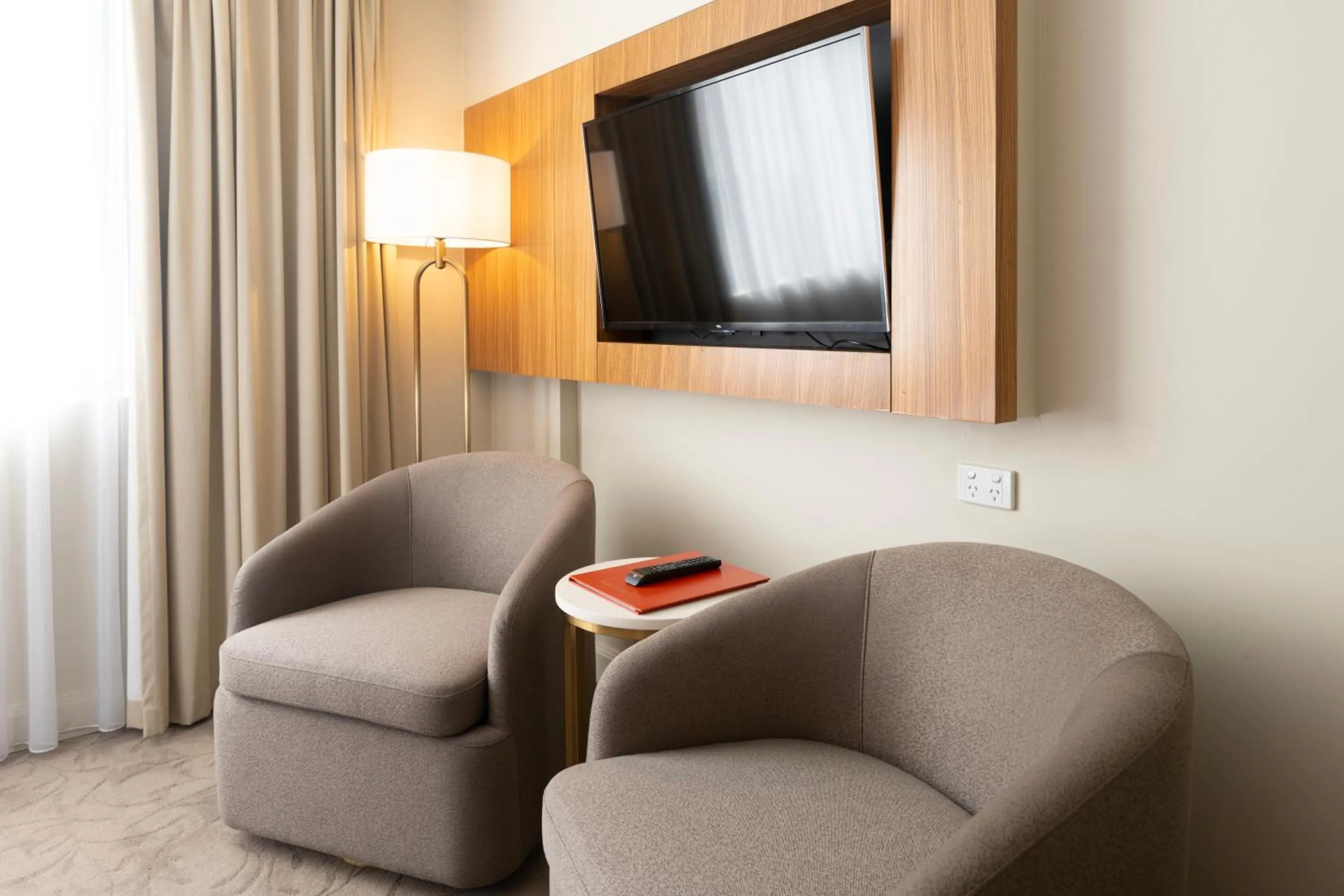 Deluxe King Room in Hotel Diana Woolloongabba