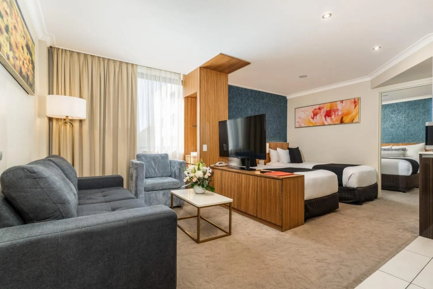 Family Suite with Spa in Hotel Diana Woolloongabba