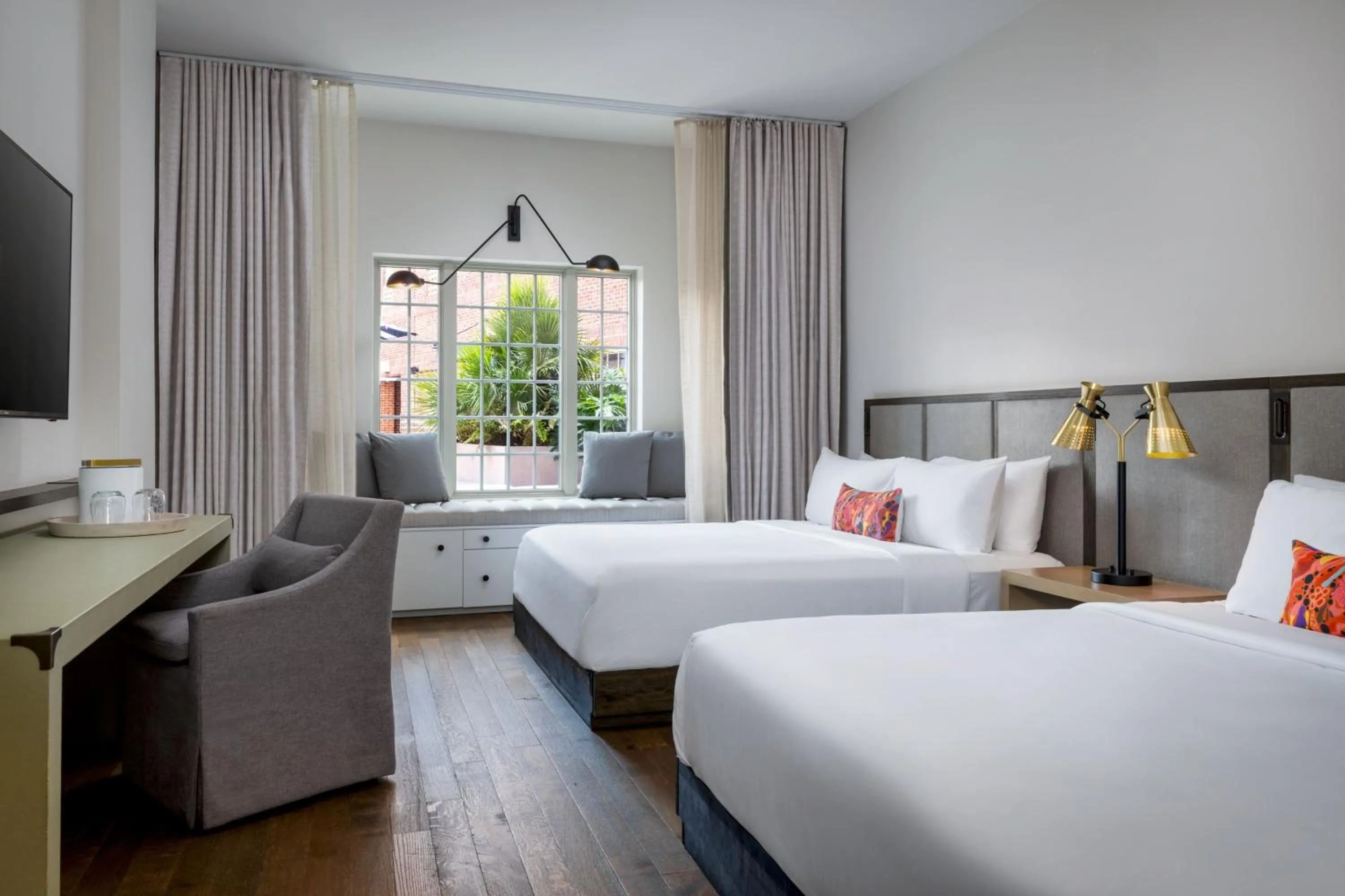 King Room with King Bed and Pool View in The Alida, Savannah, a Tribute Portfolio Hotel