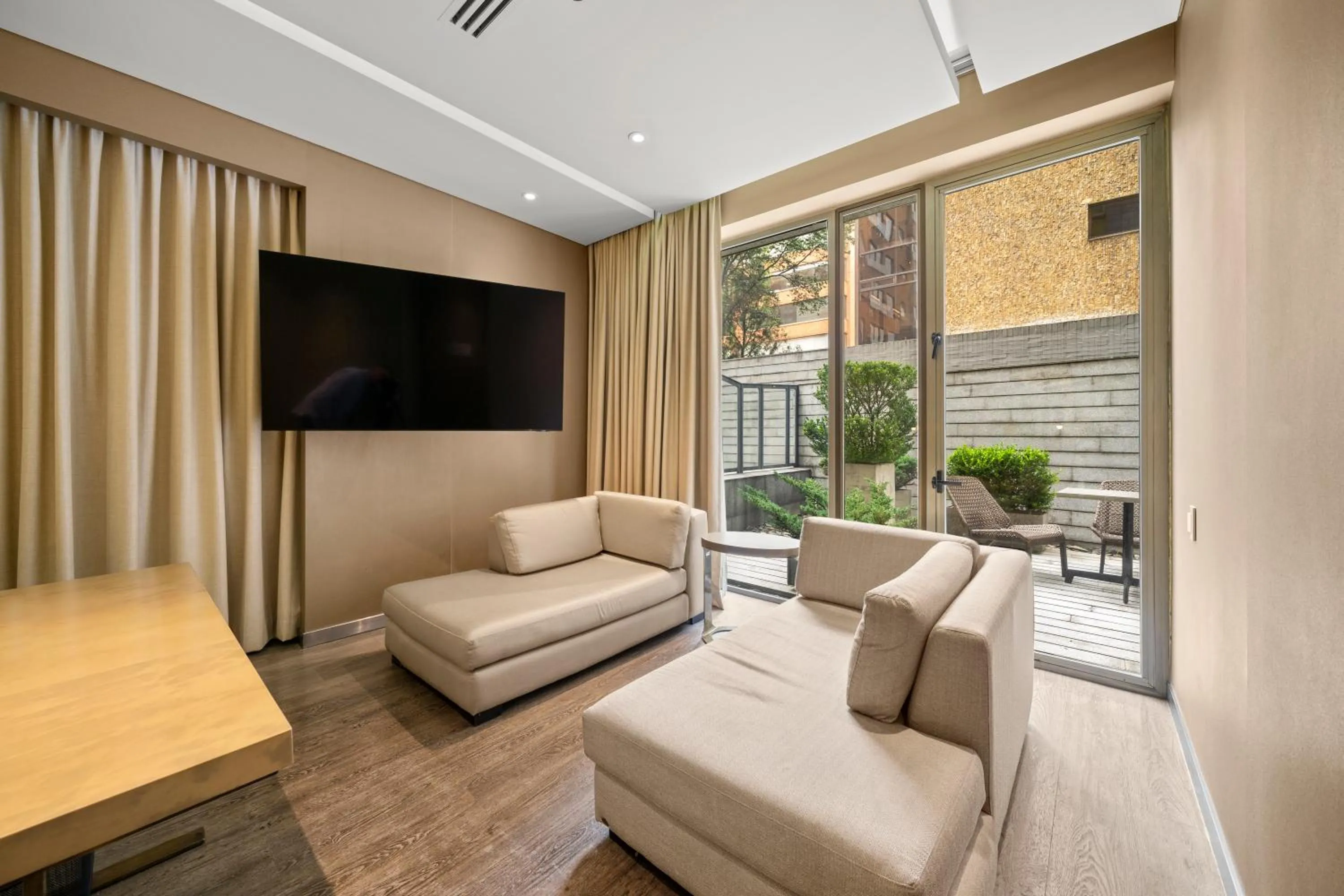 King Room with Balcony in BOG Hotel