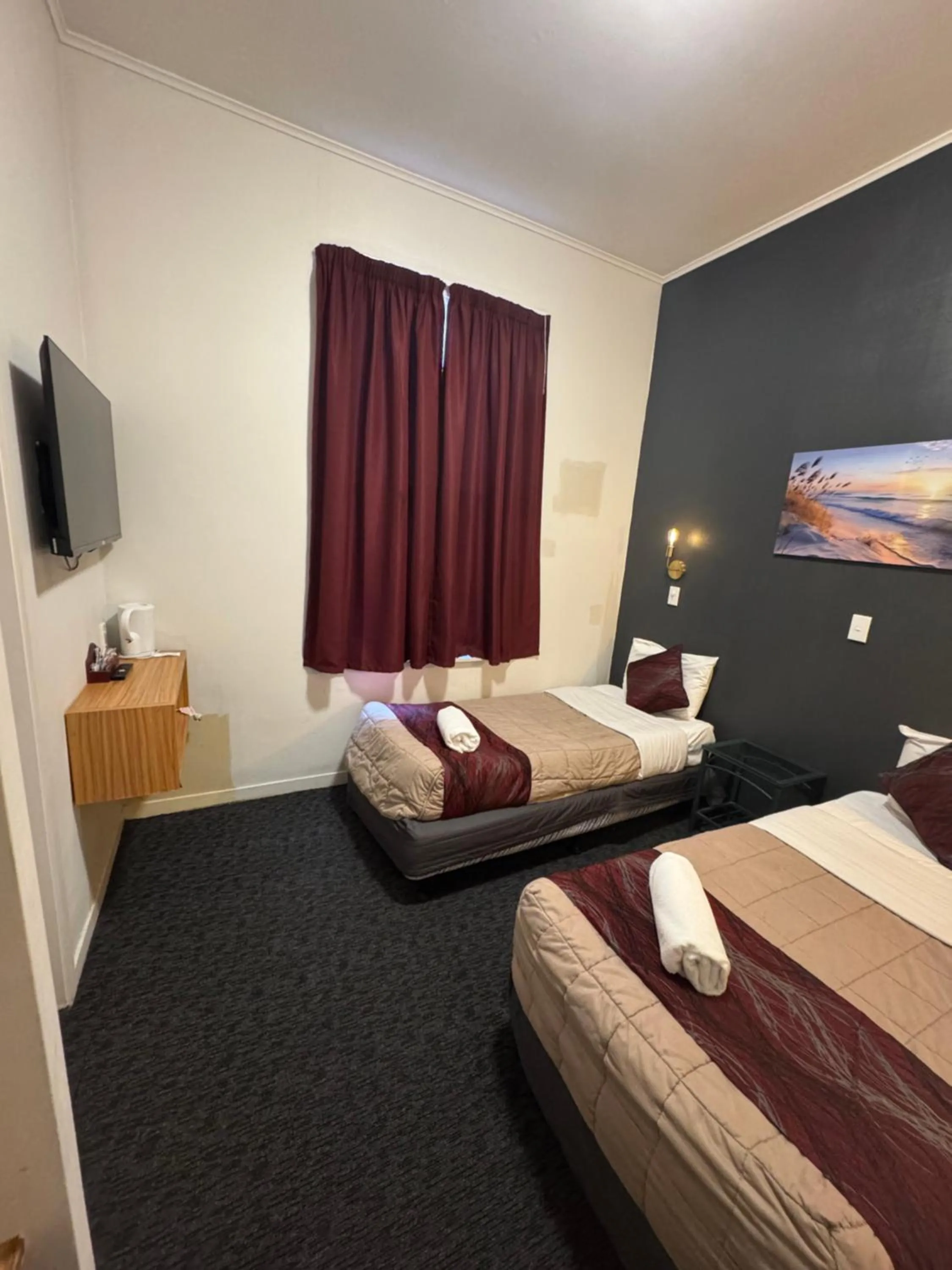 Budget Large Twin Room in Halswell Lodge